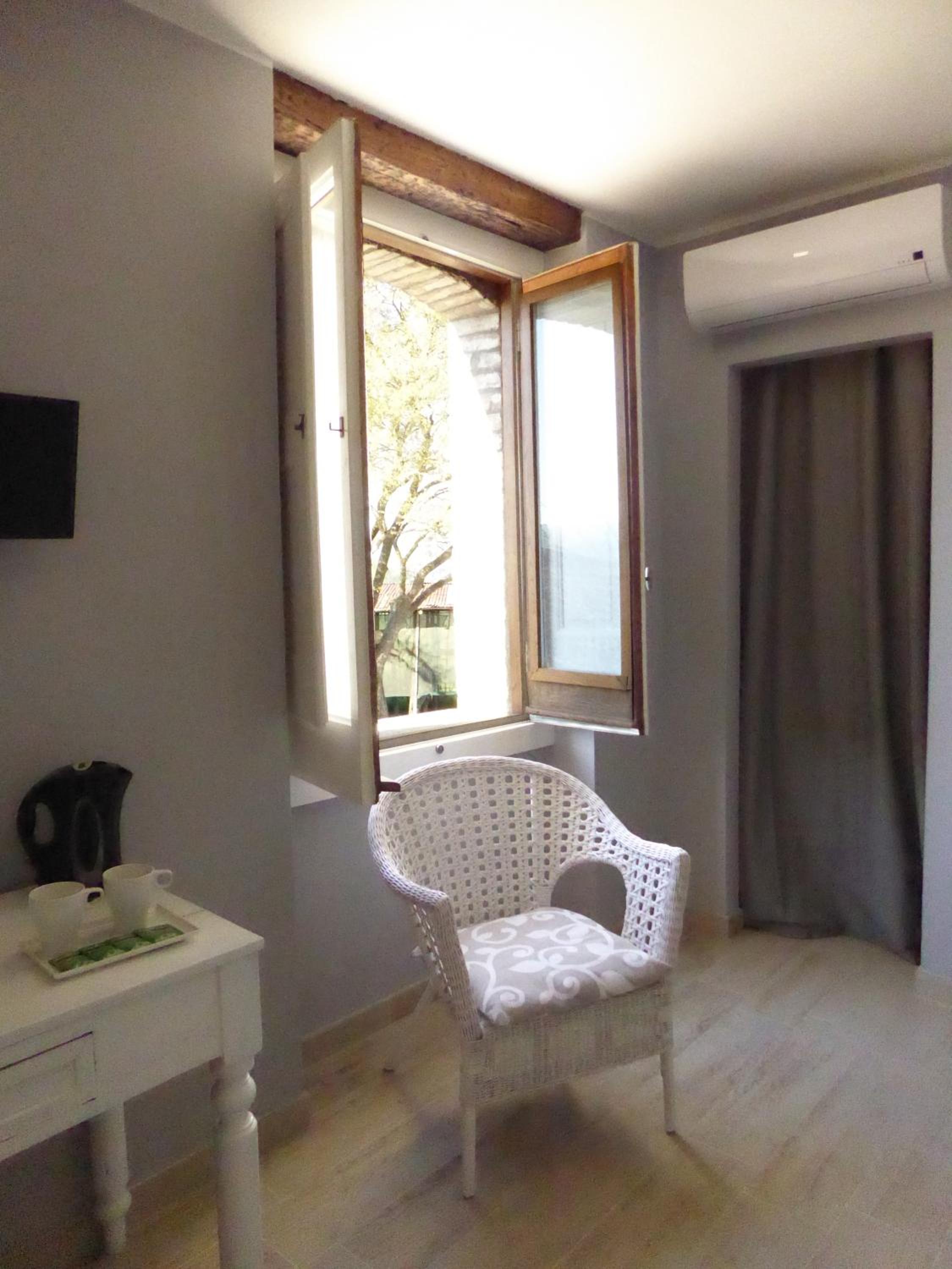 Deluxe Room - Photo 11