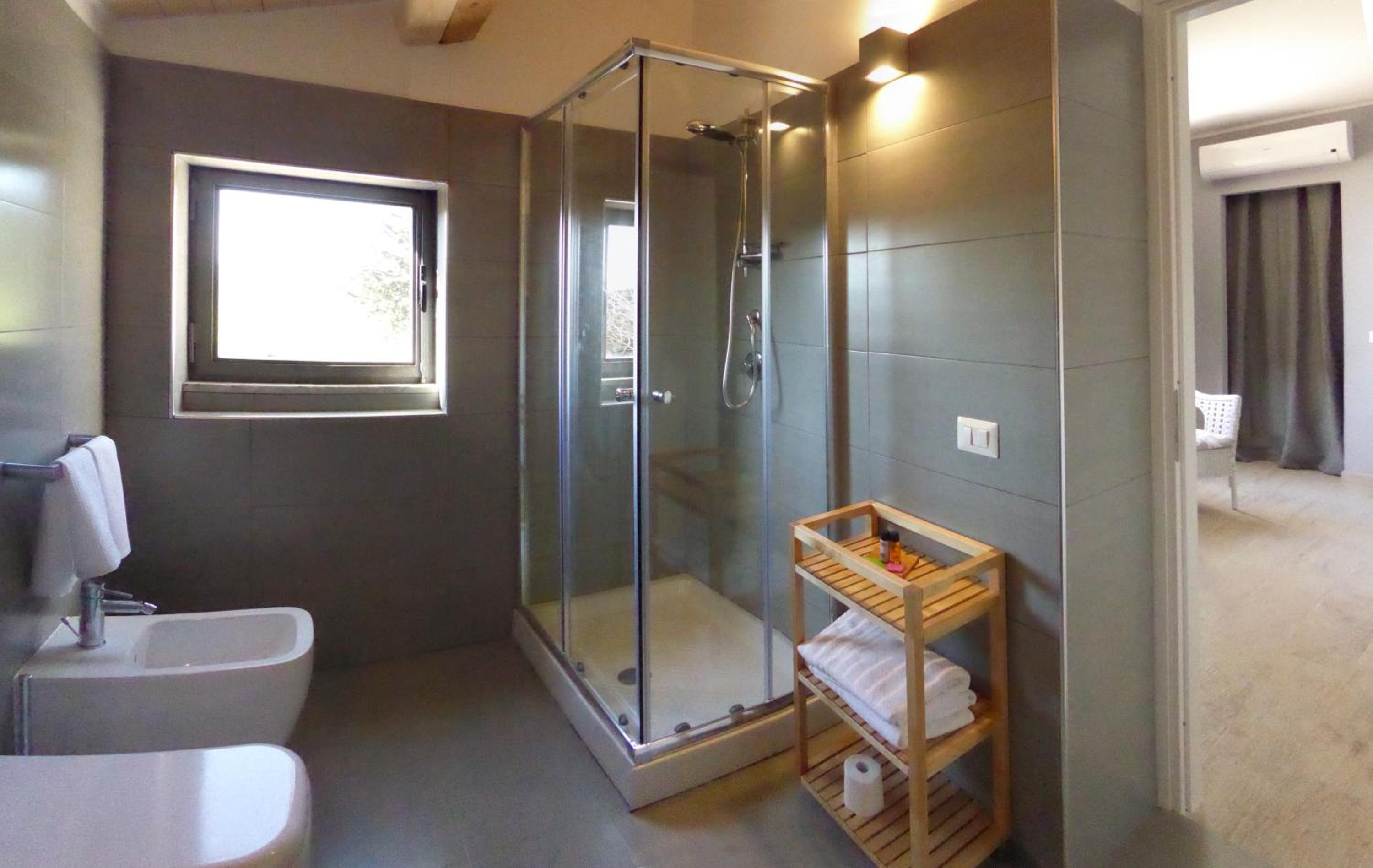 Deluxe Room - Photo 8