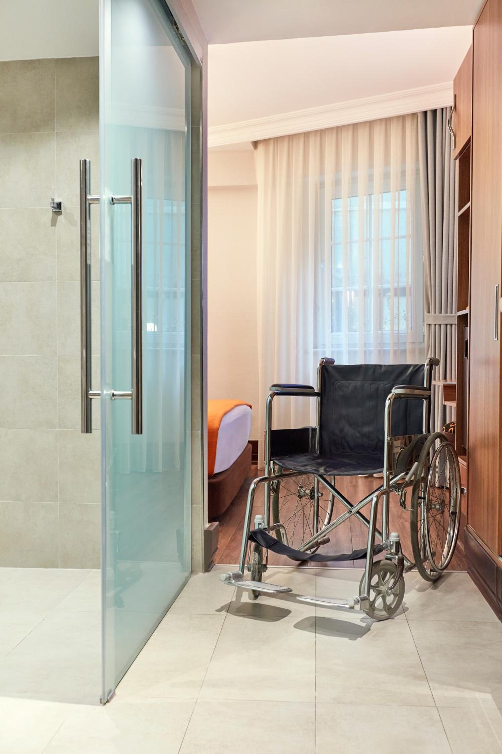 King Room with Roll-In Shower - Disability Access