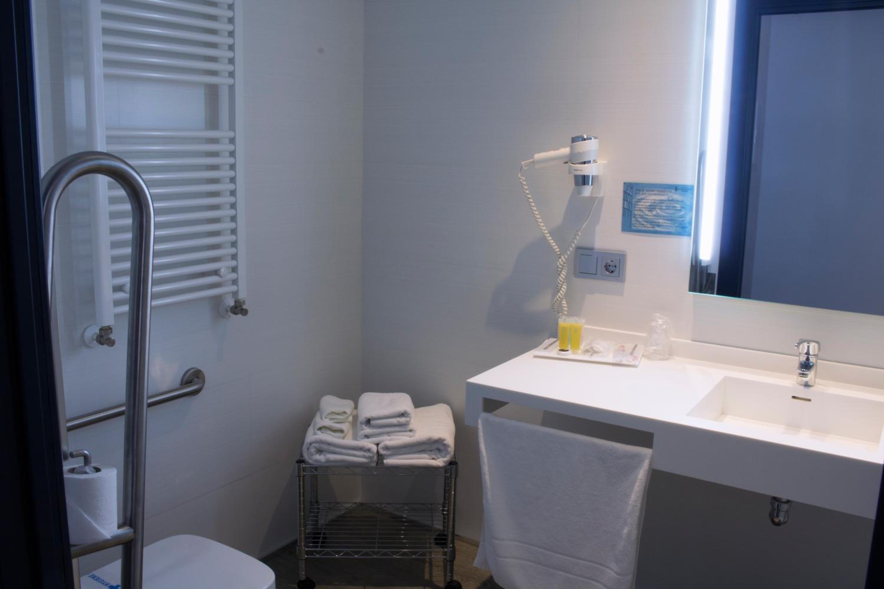 Double Room with Disability Access photo 2