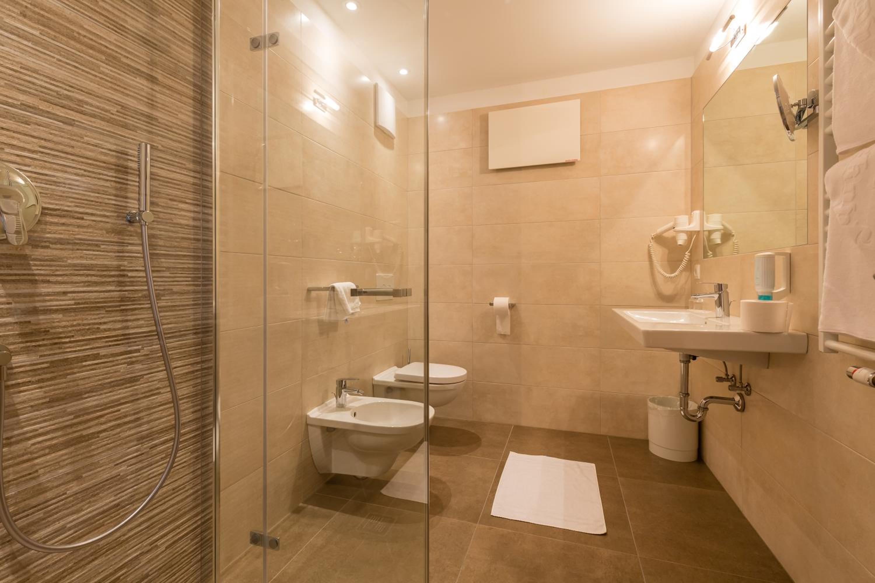 Junior Suite (2 Adults) - Photo 10