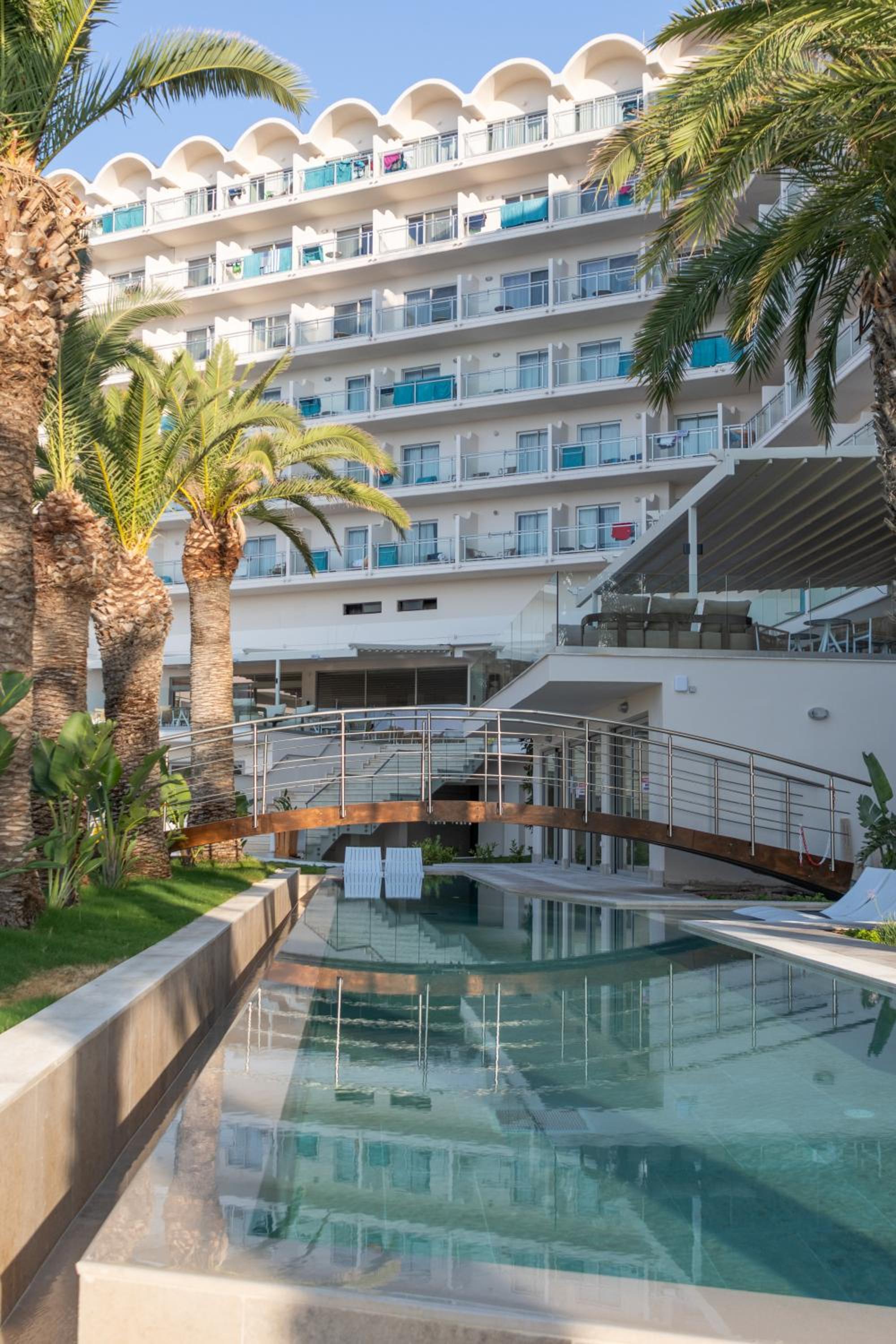 Executive Suite Swim-up Sharing Pool - Photo 3