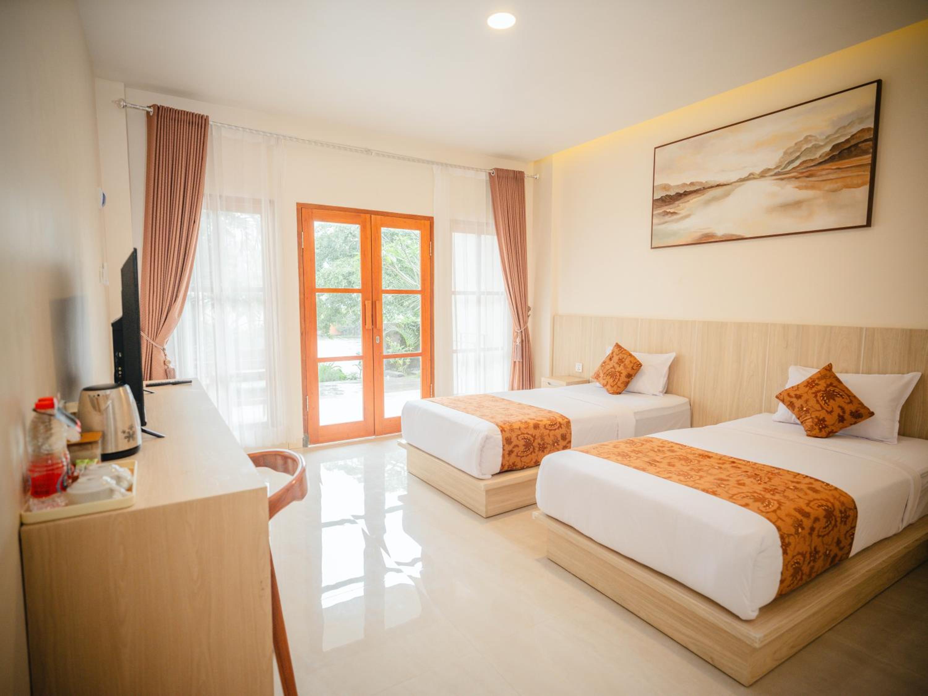 Twin Room with Balcony photo 3