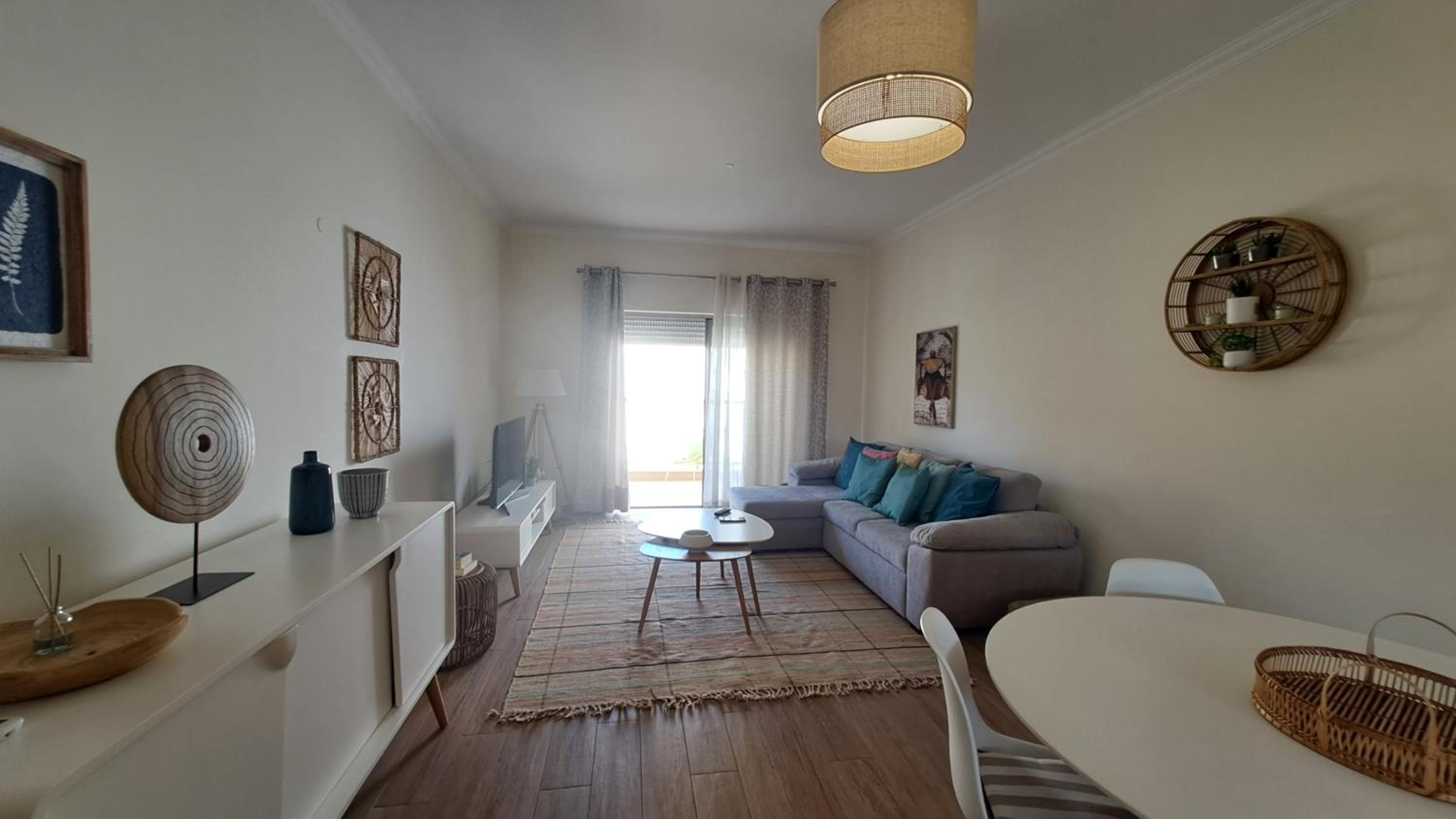 Deluxe One-Bedroom Apartment