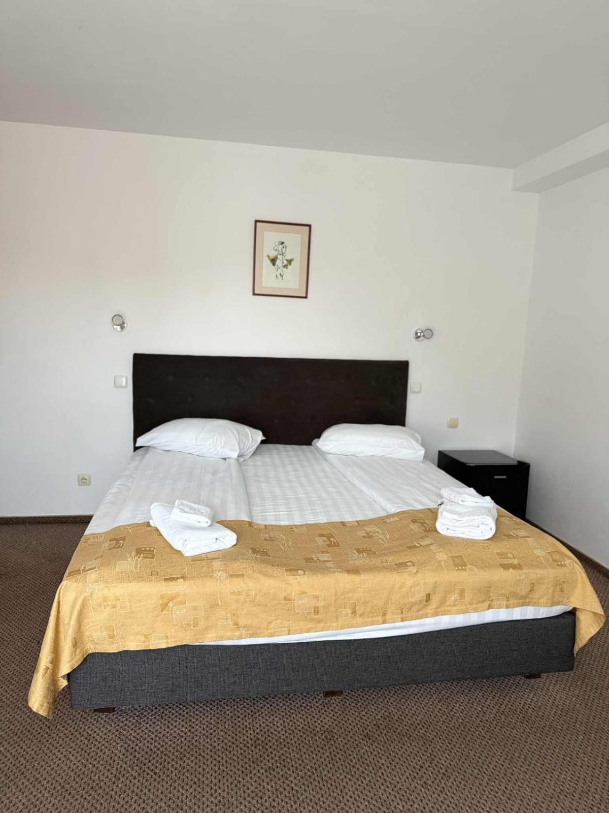 Double Or Twin Room - Photo 3