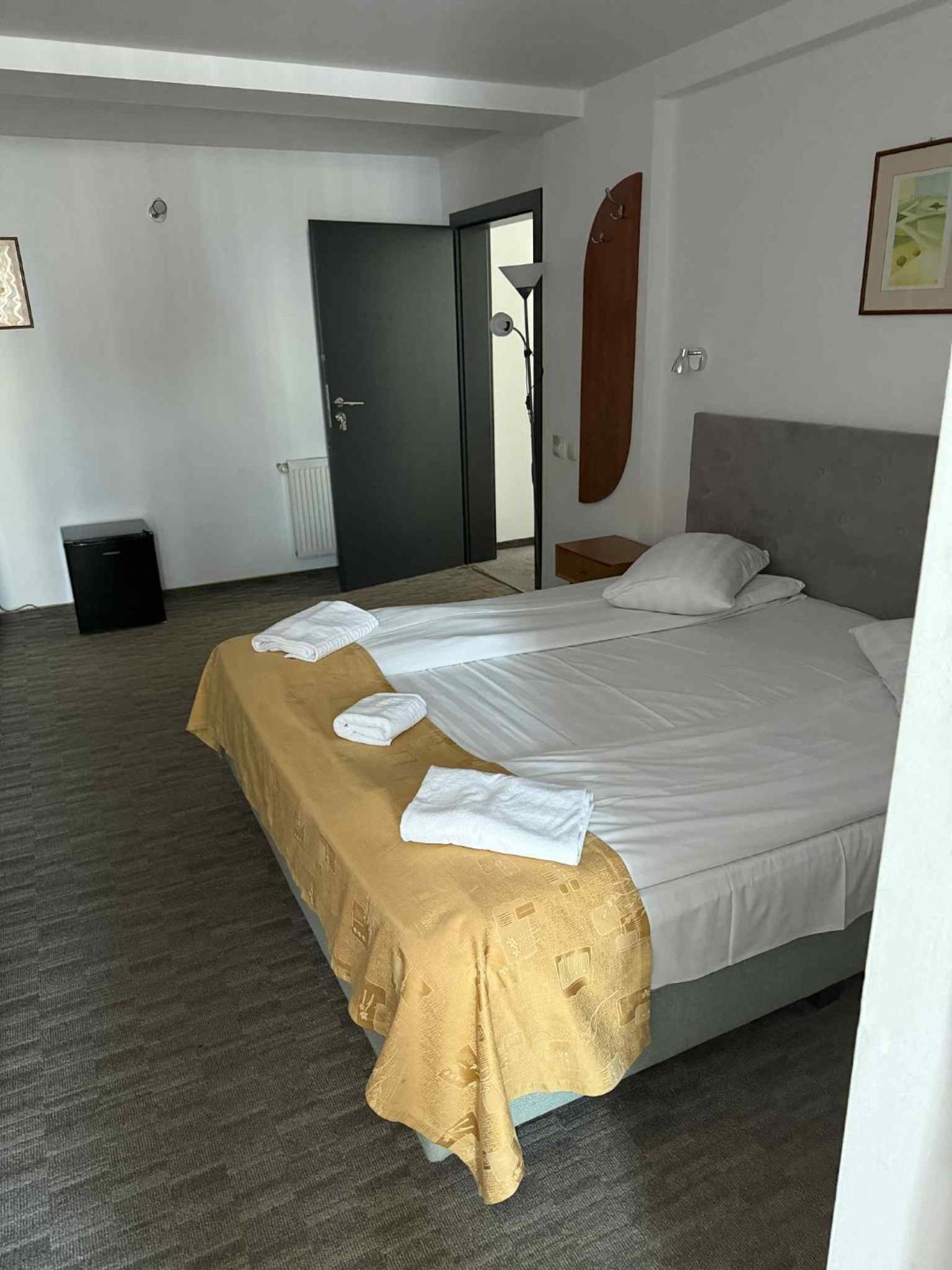 Double Or Twin Room - Photo 4
