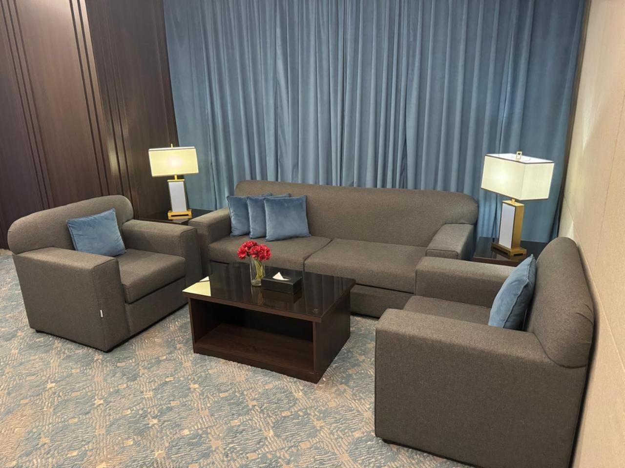 Deluxe Junior Suite photo 3