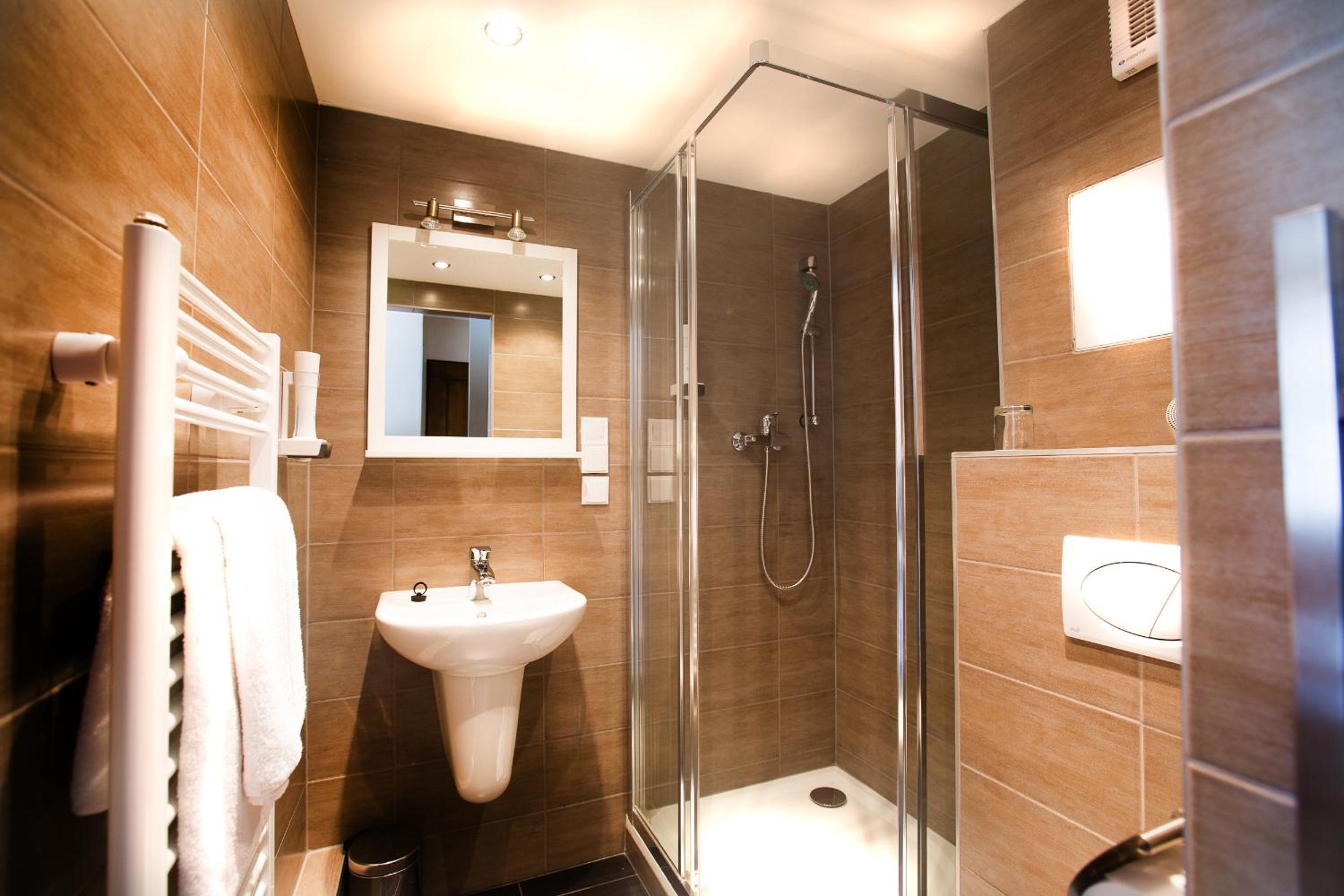 Standard Double Room - Photo 8