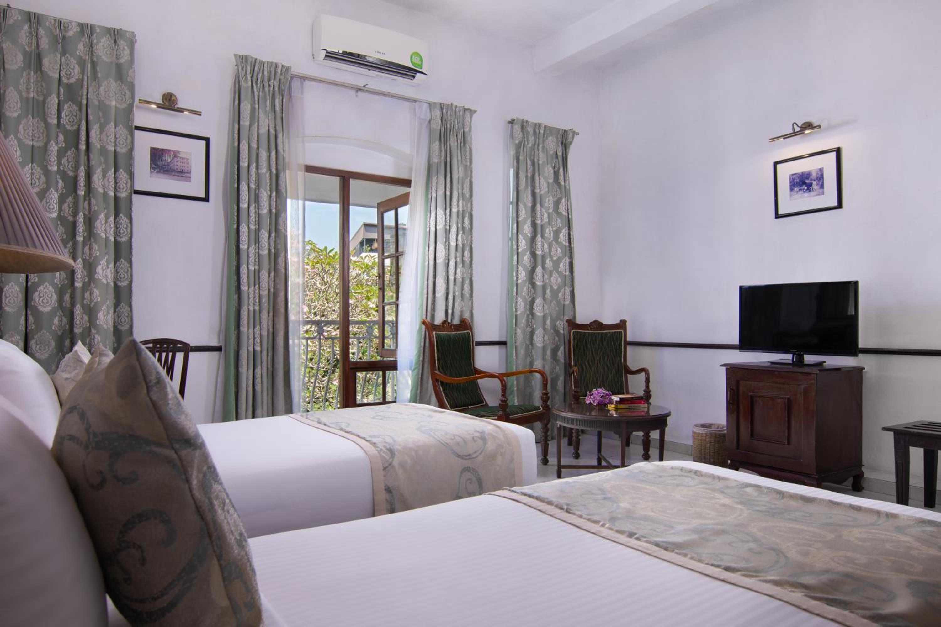 Superior Twin Room with City View