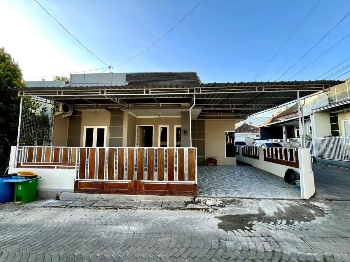 One-Bedroom House photo 1