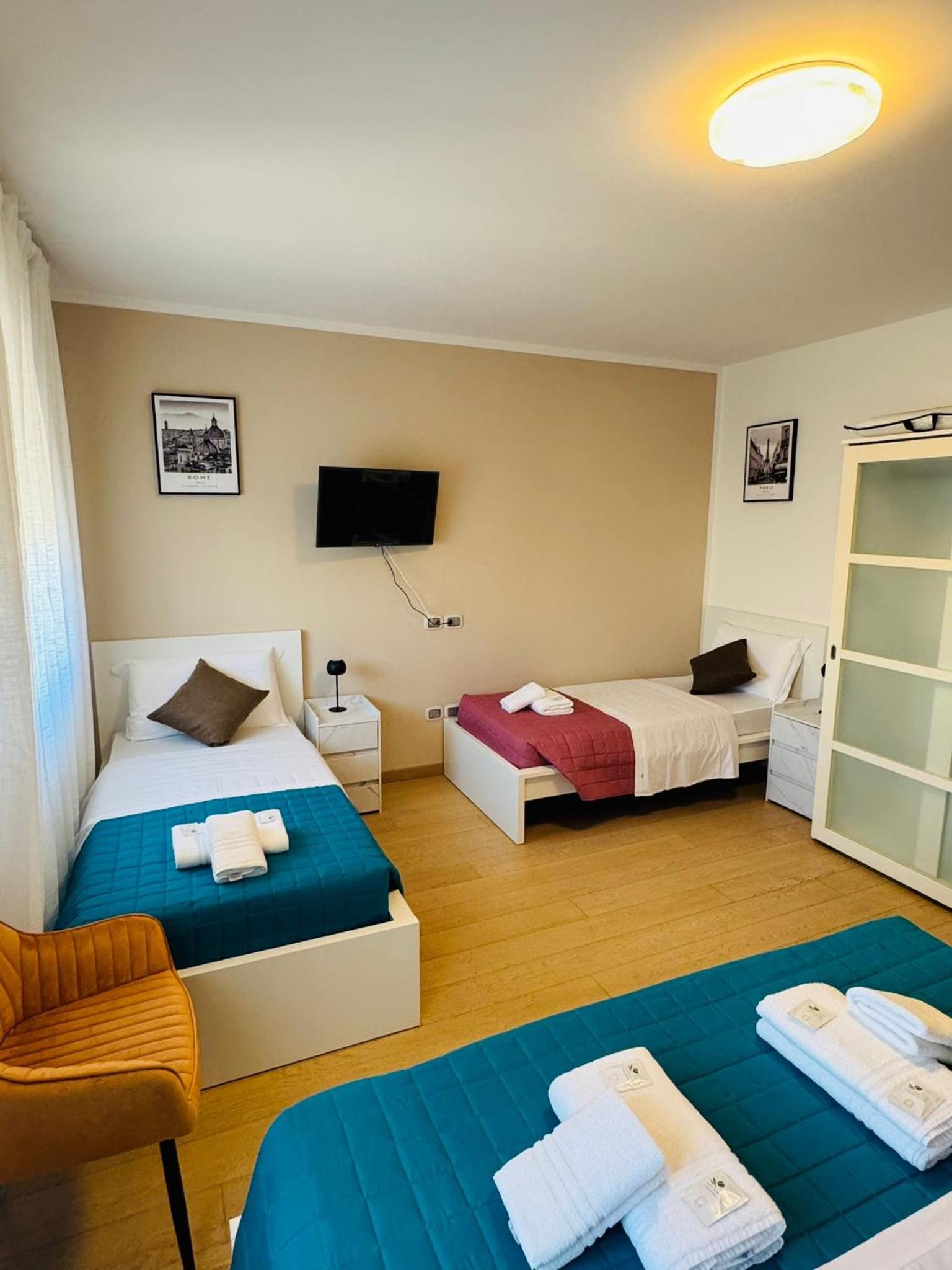 Basic Triple Room with Shared Bathroom photo 3