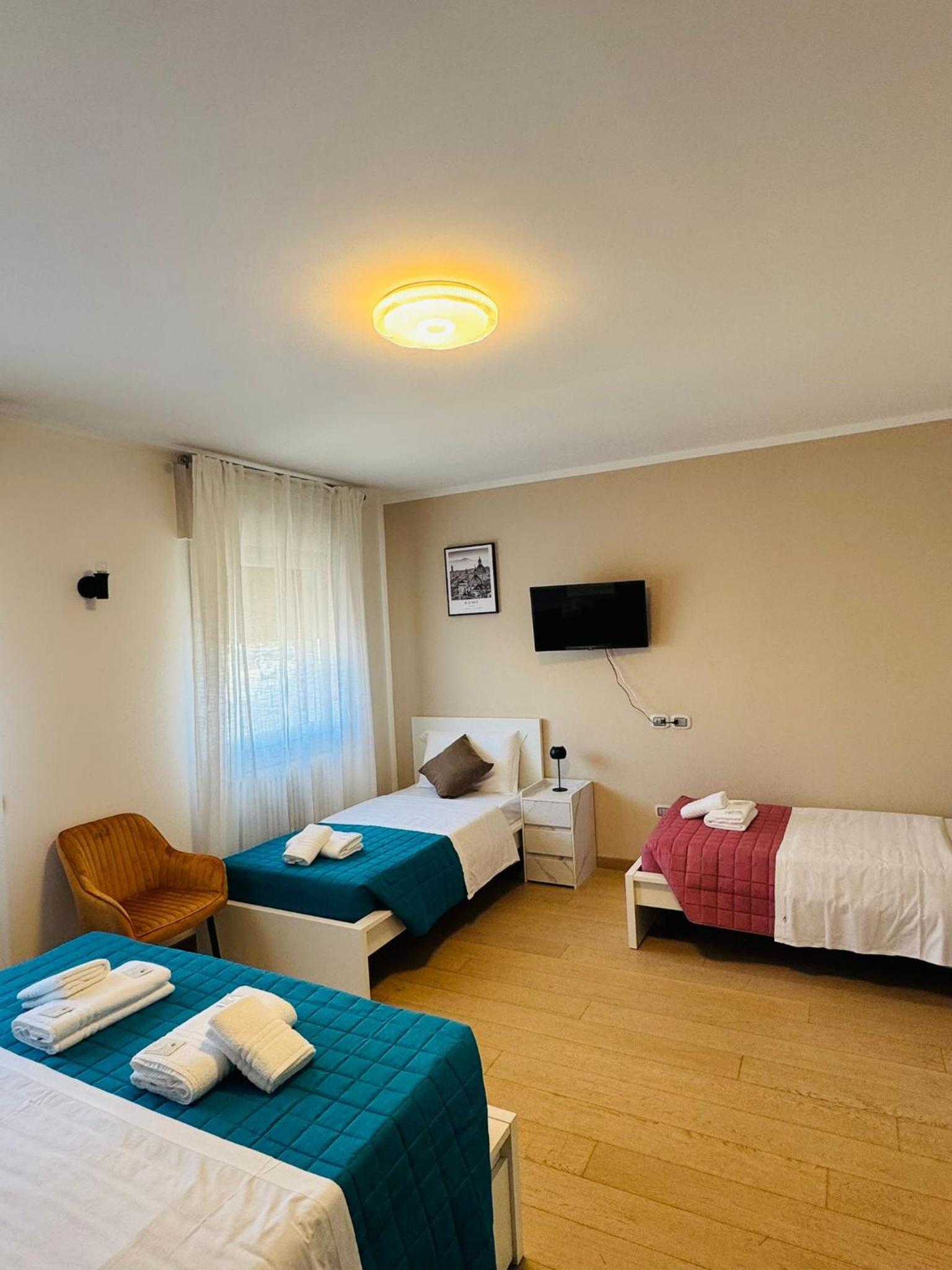 Basic Triple Room with Shared Bathroom photo 2