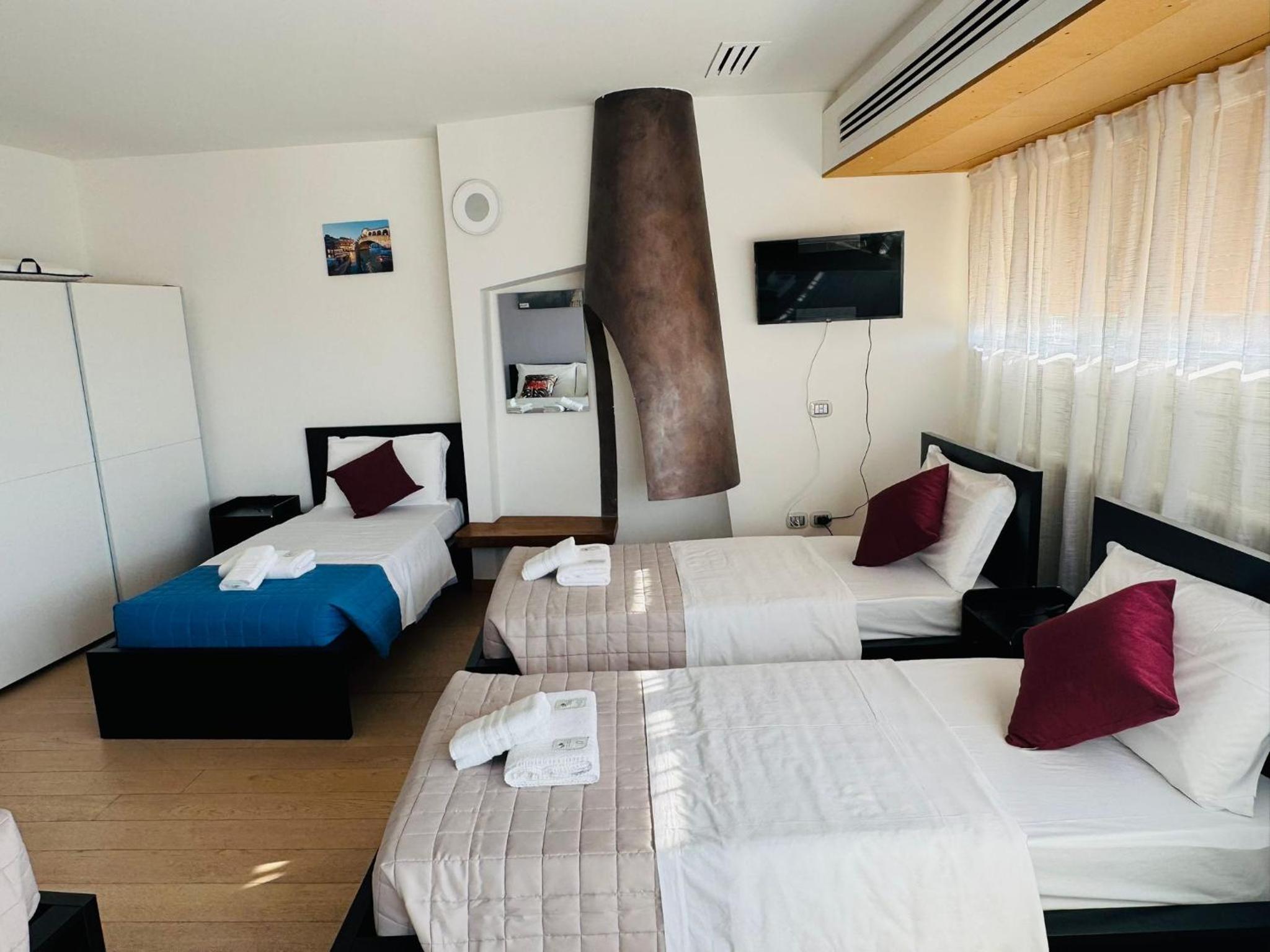 Quadruple Room with Terrace photo 3