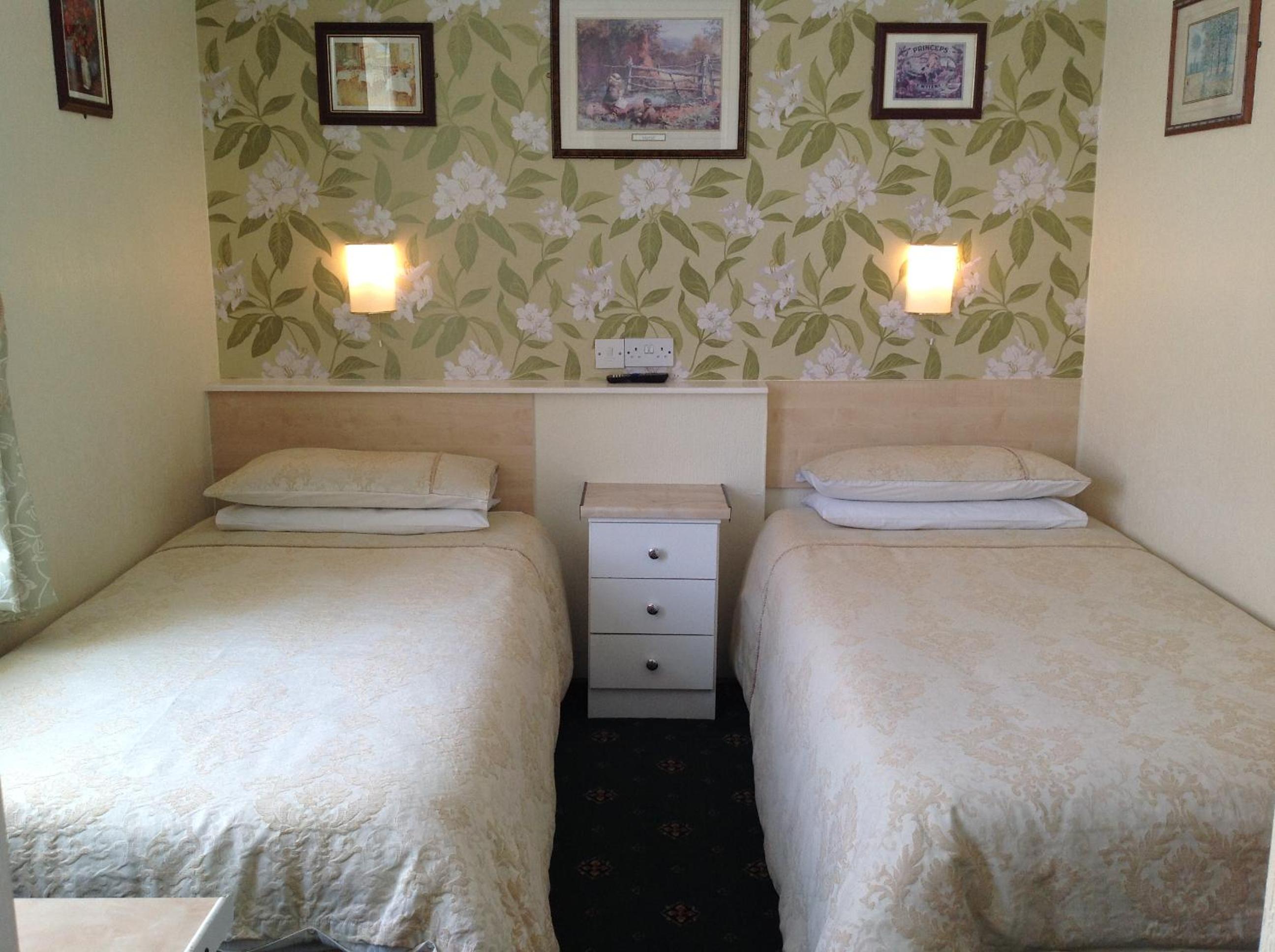 Small Twin Room - Photo 2