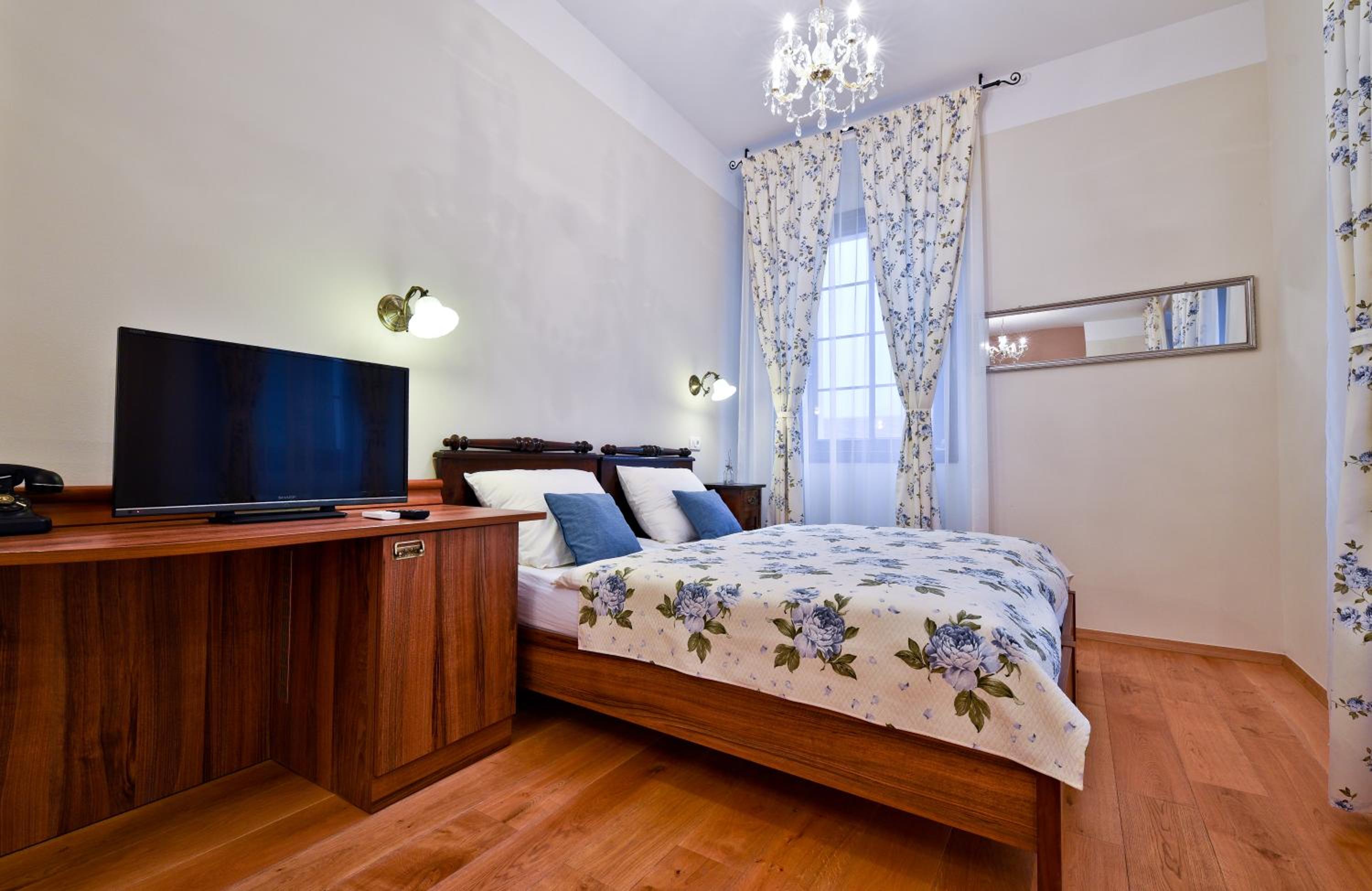 Deluxe Double Room - Photo 1
