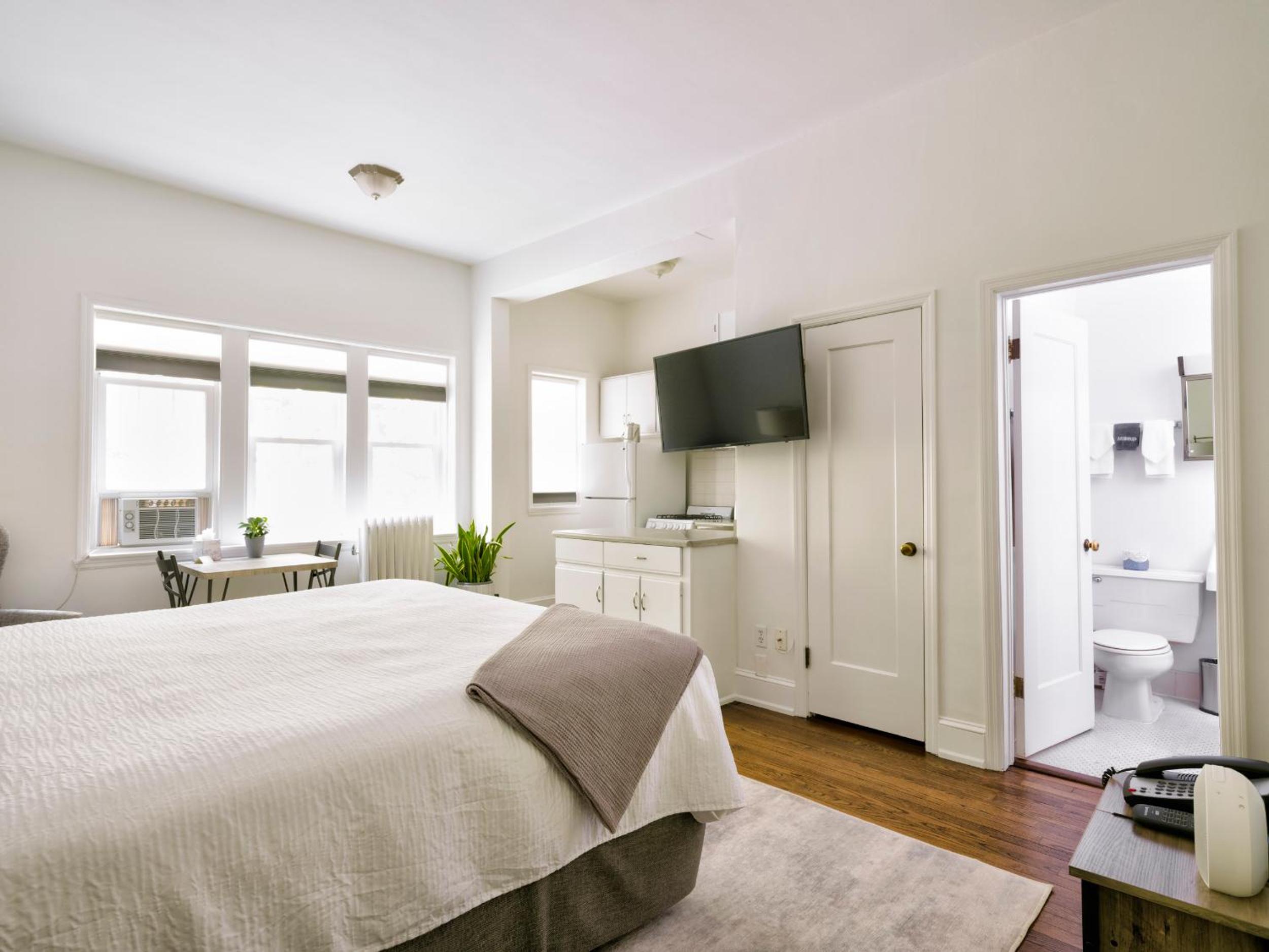 Classic King Room - Photo 3