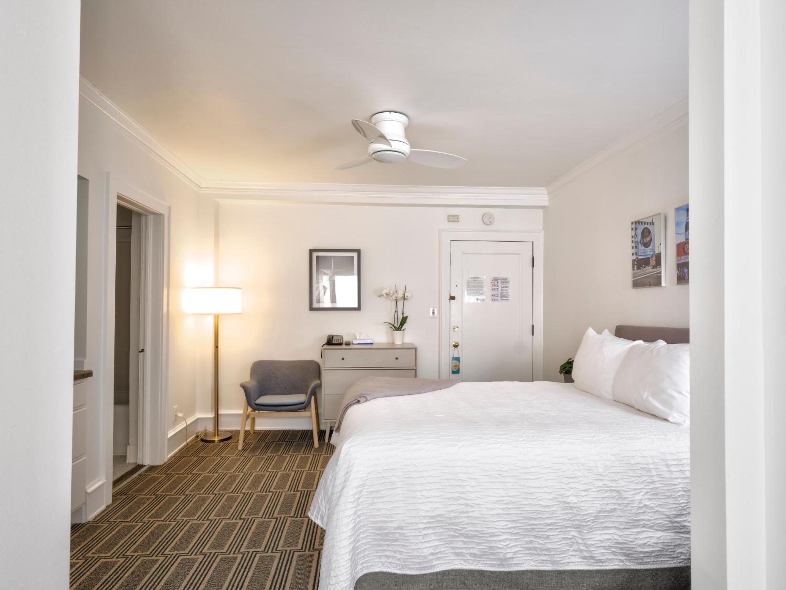 Deluxe Queen Room - Photo 6