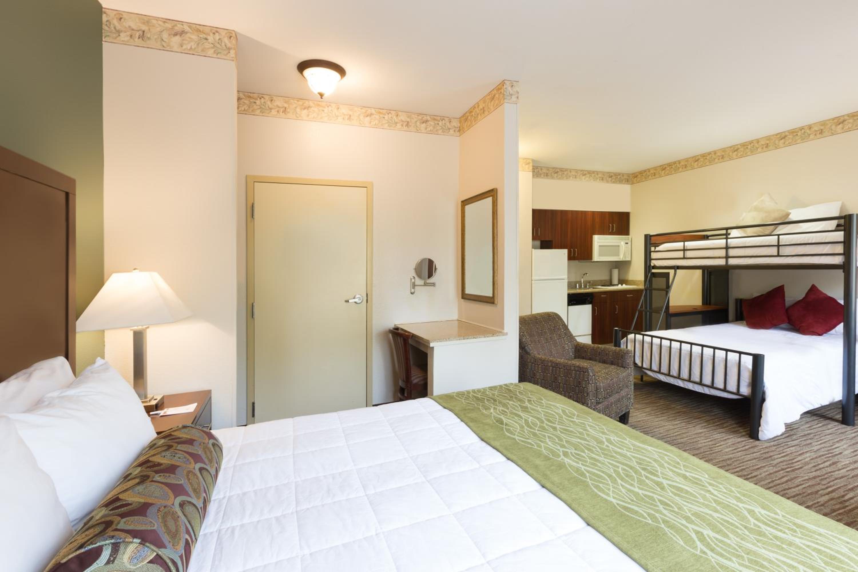 Family Suite with Bunk Bed - Non-Smoking - Photo 3
