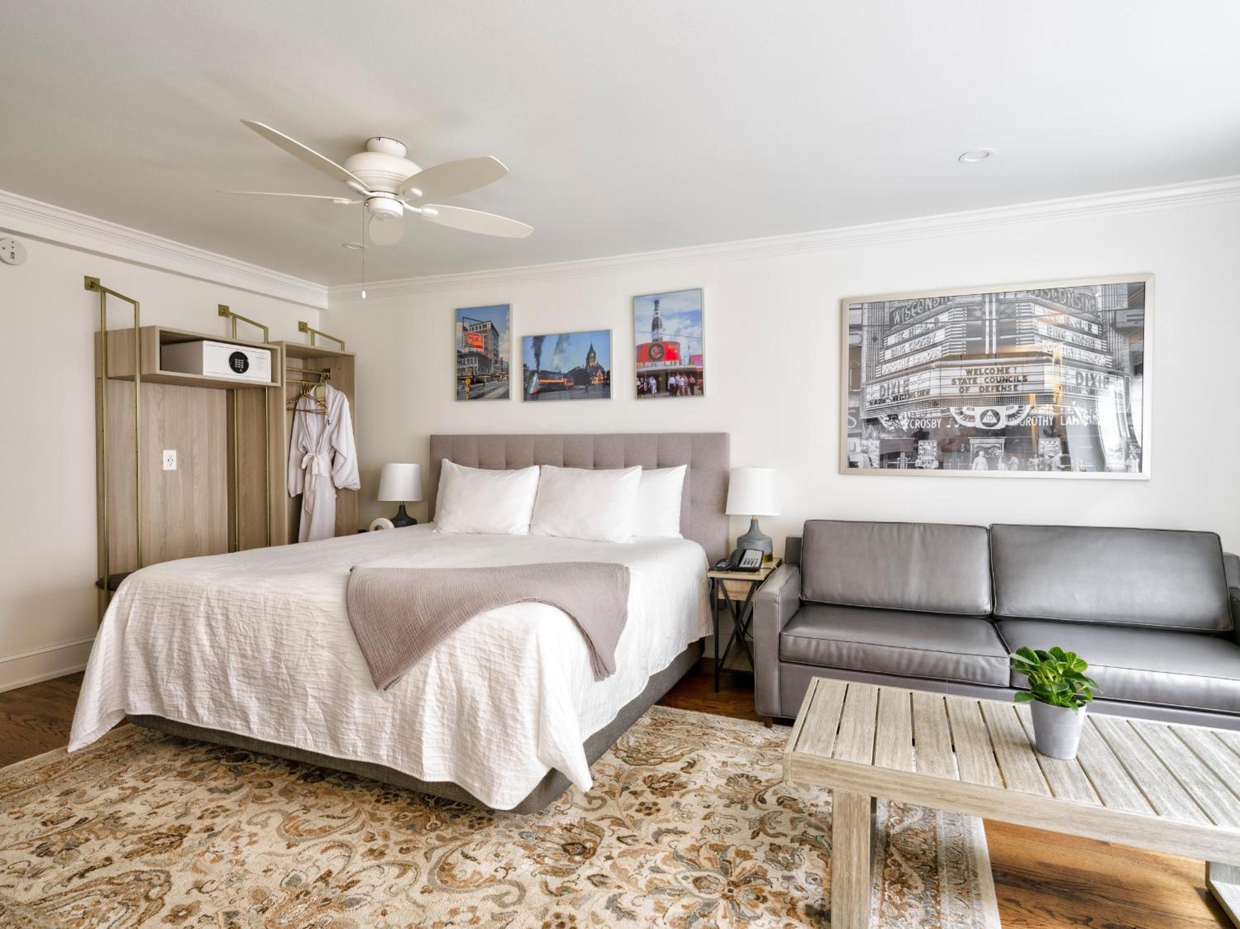 Premier King Suite - Photo 4