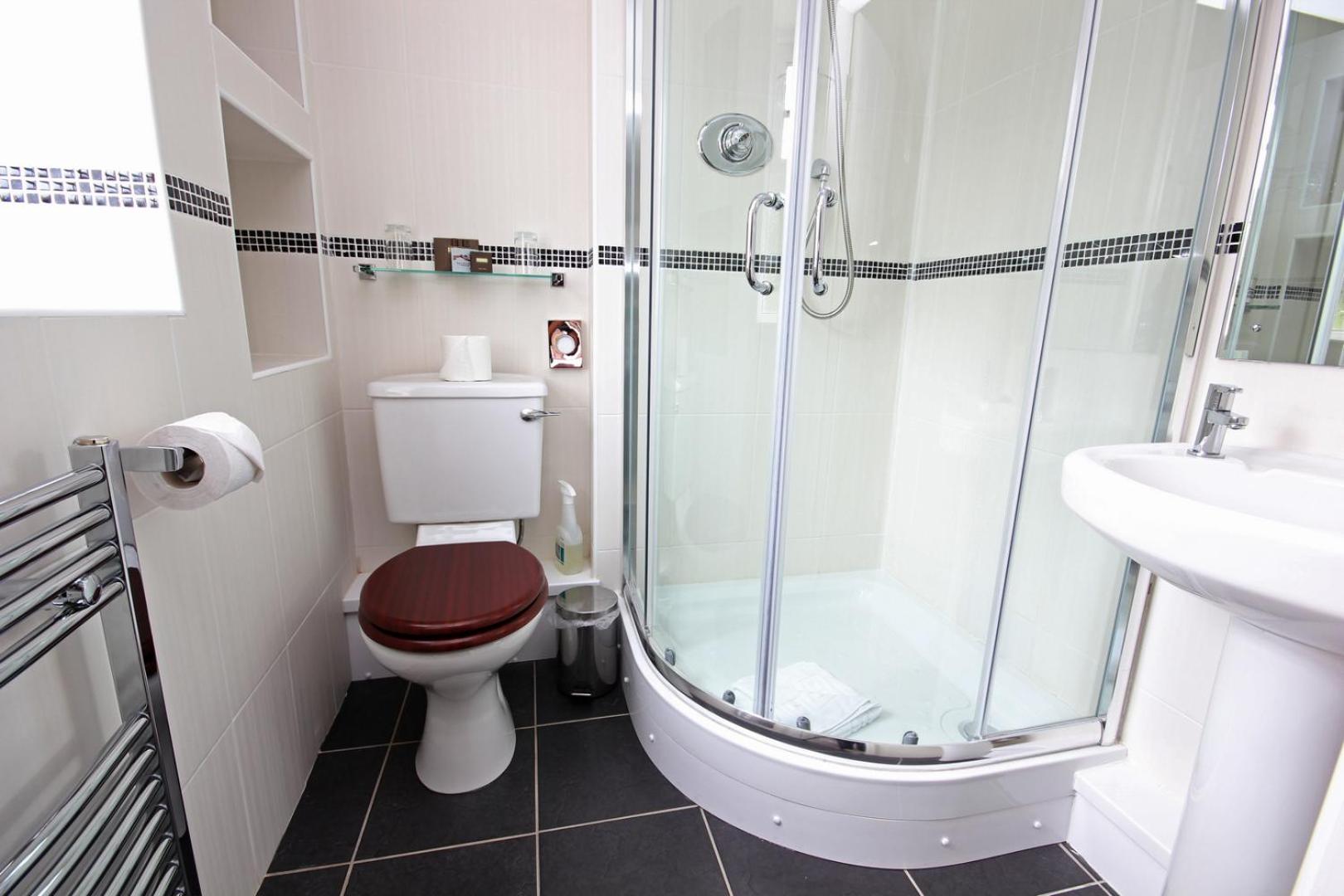 Gatehouse Junior Suite photo 3
