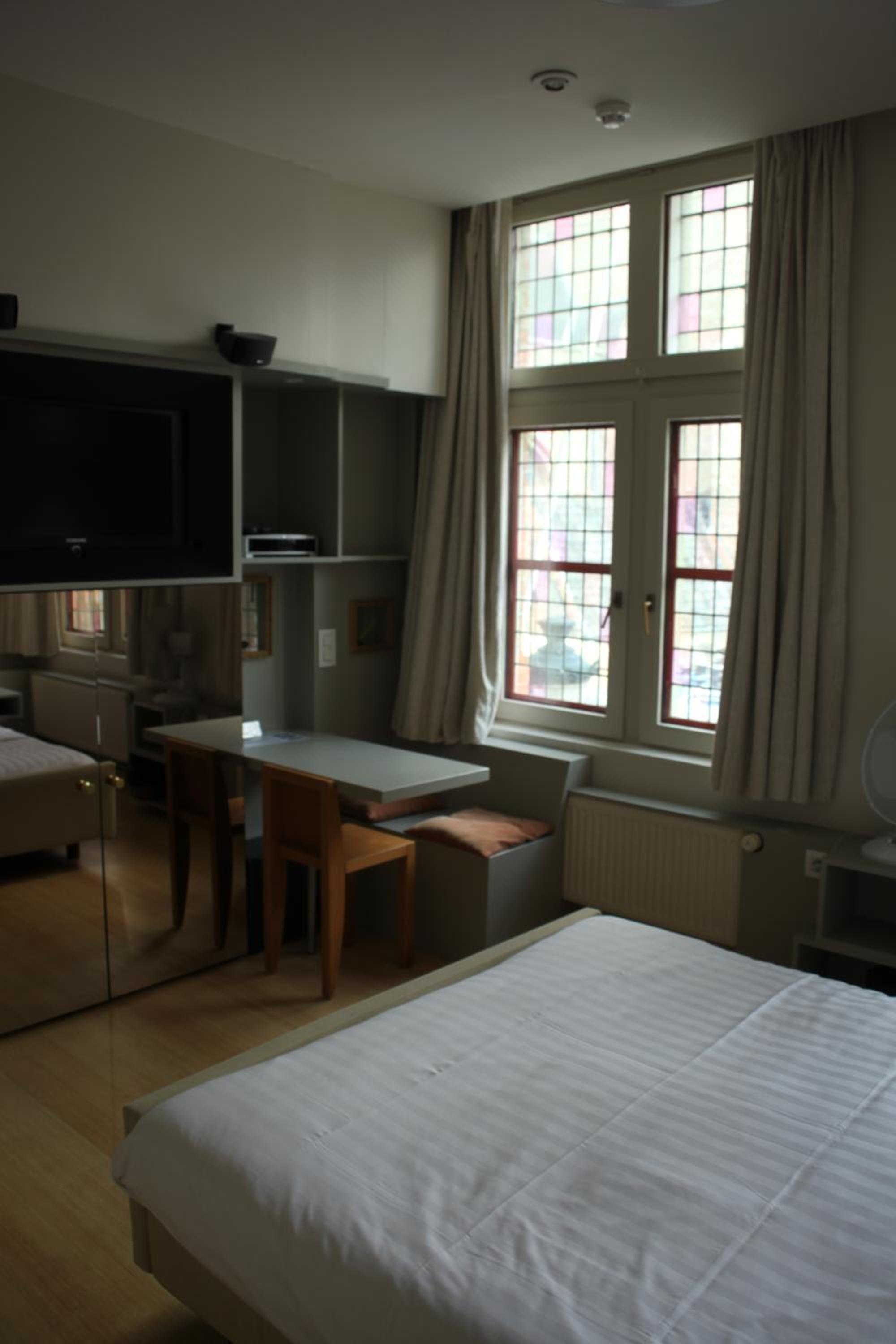 Comfort Queen Room with cathedral View - Photo 5