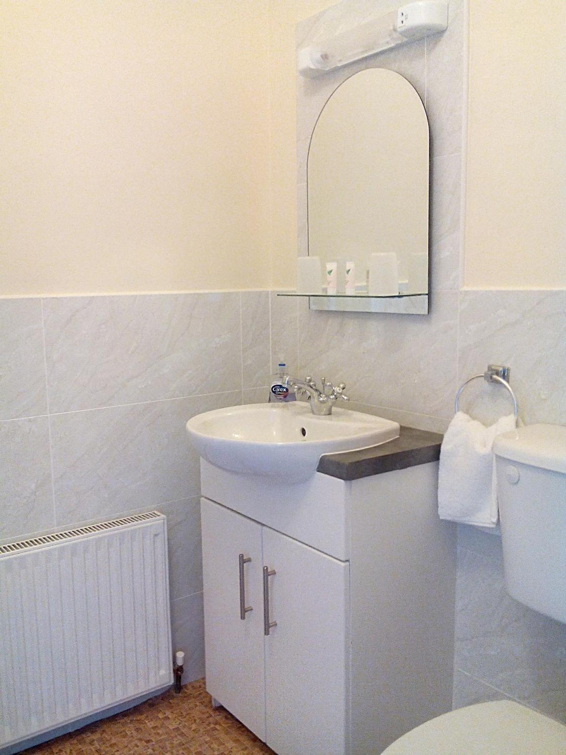 Double or Twin Room - Photo 5