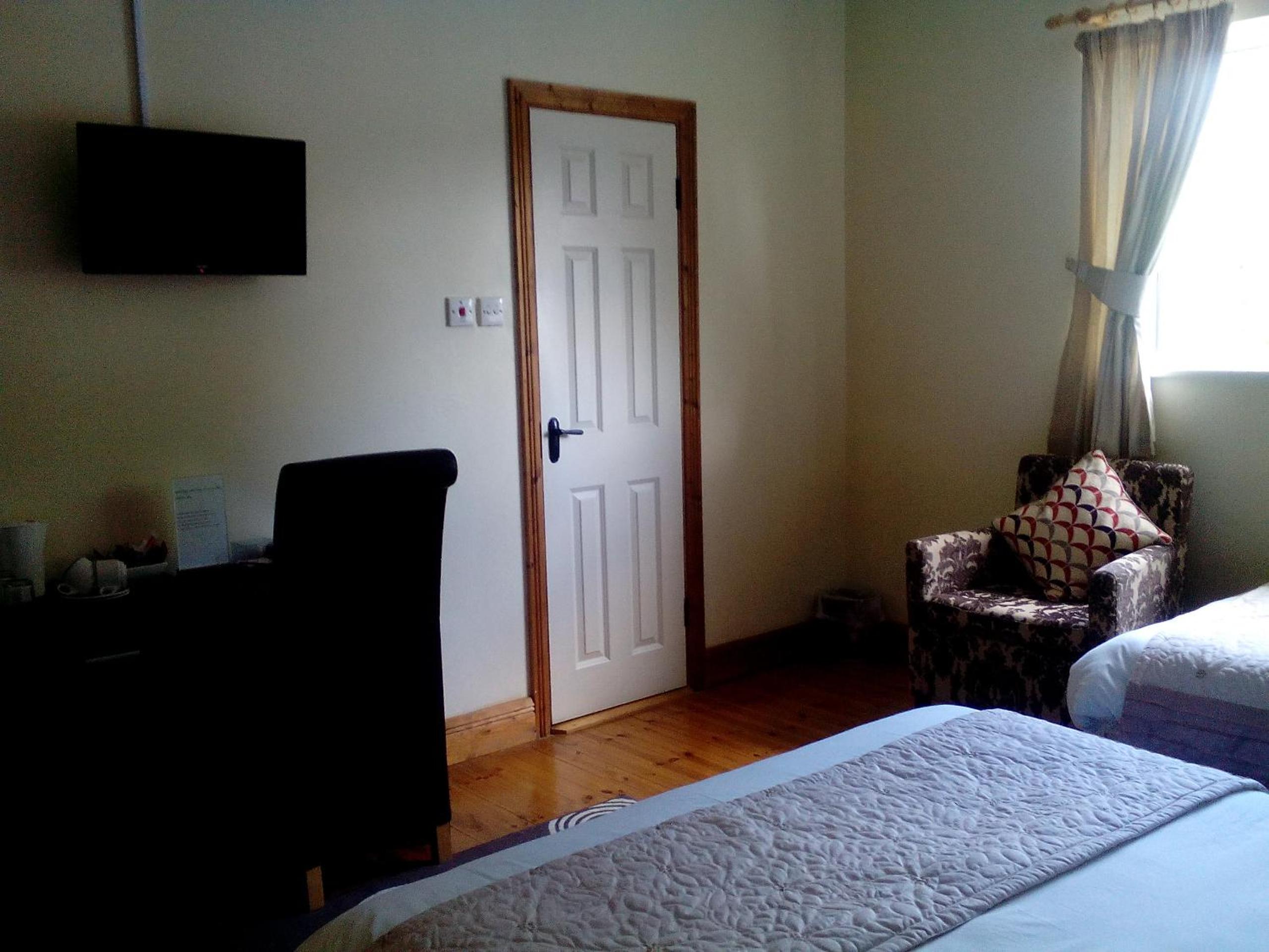 Double or Twin Room - Photo 4
