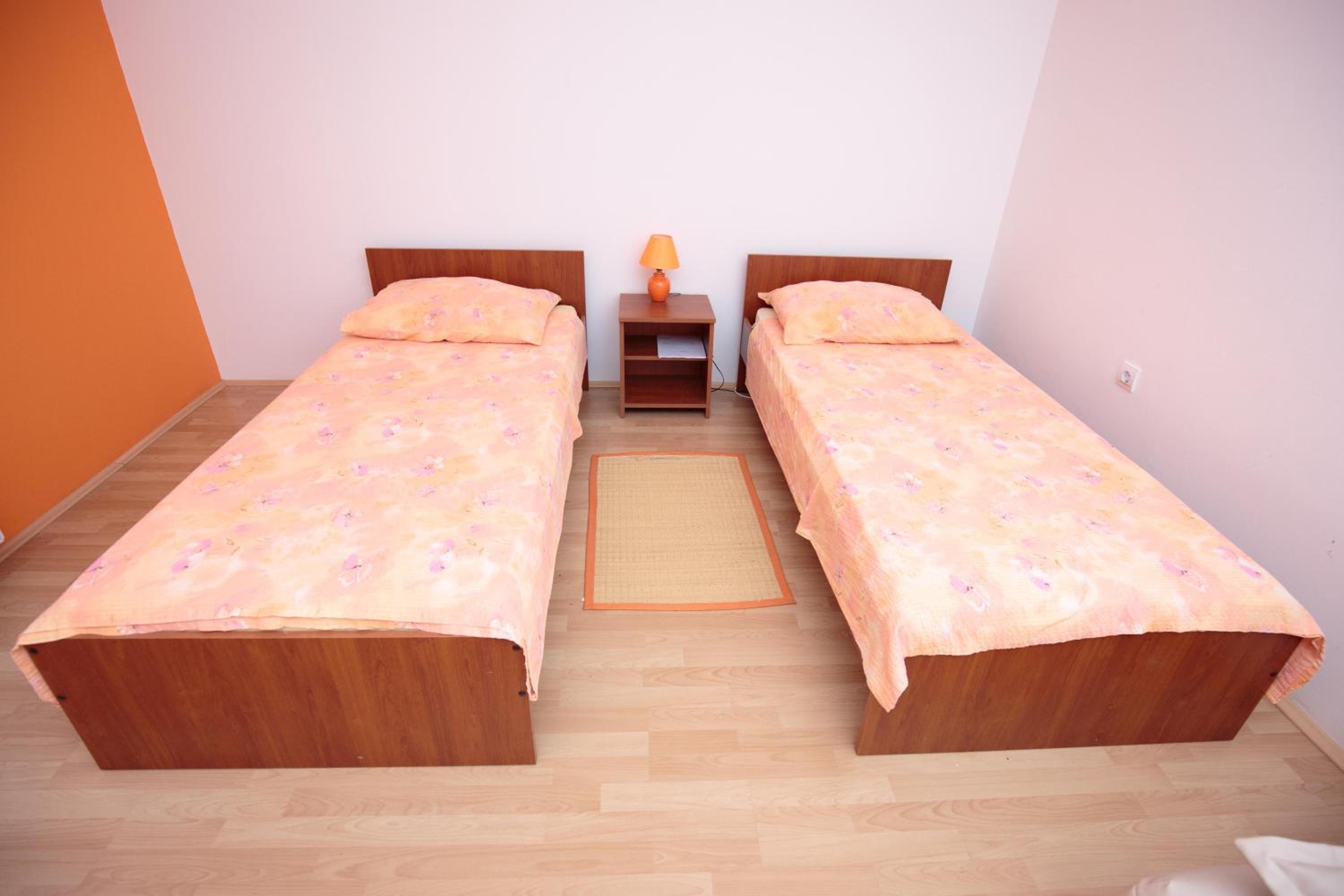 Comfort Triple Room with Shower - Photo 4