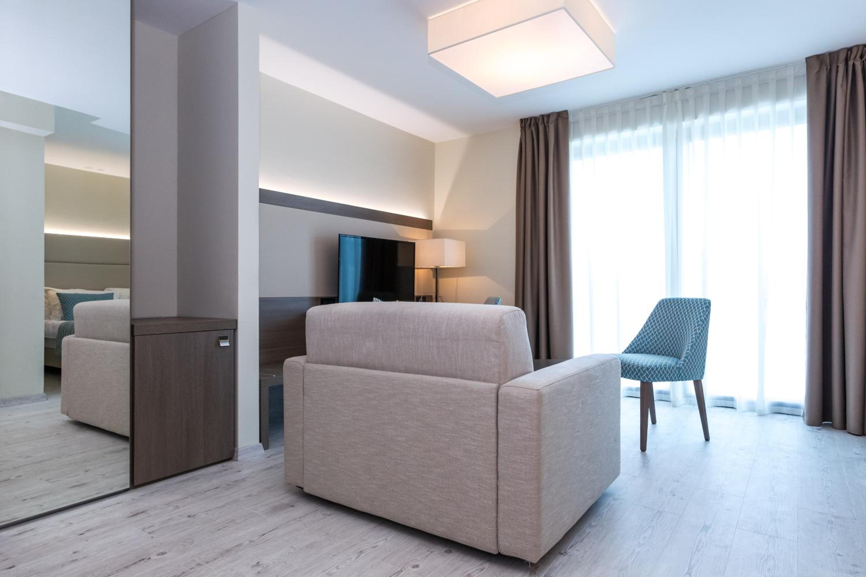 Deluxe Double Room with Balcony photo 3