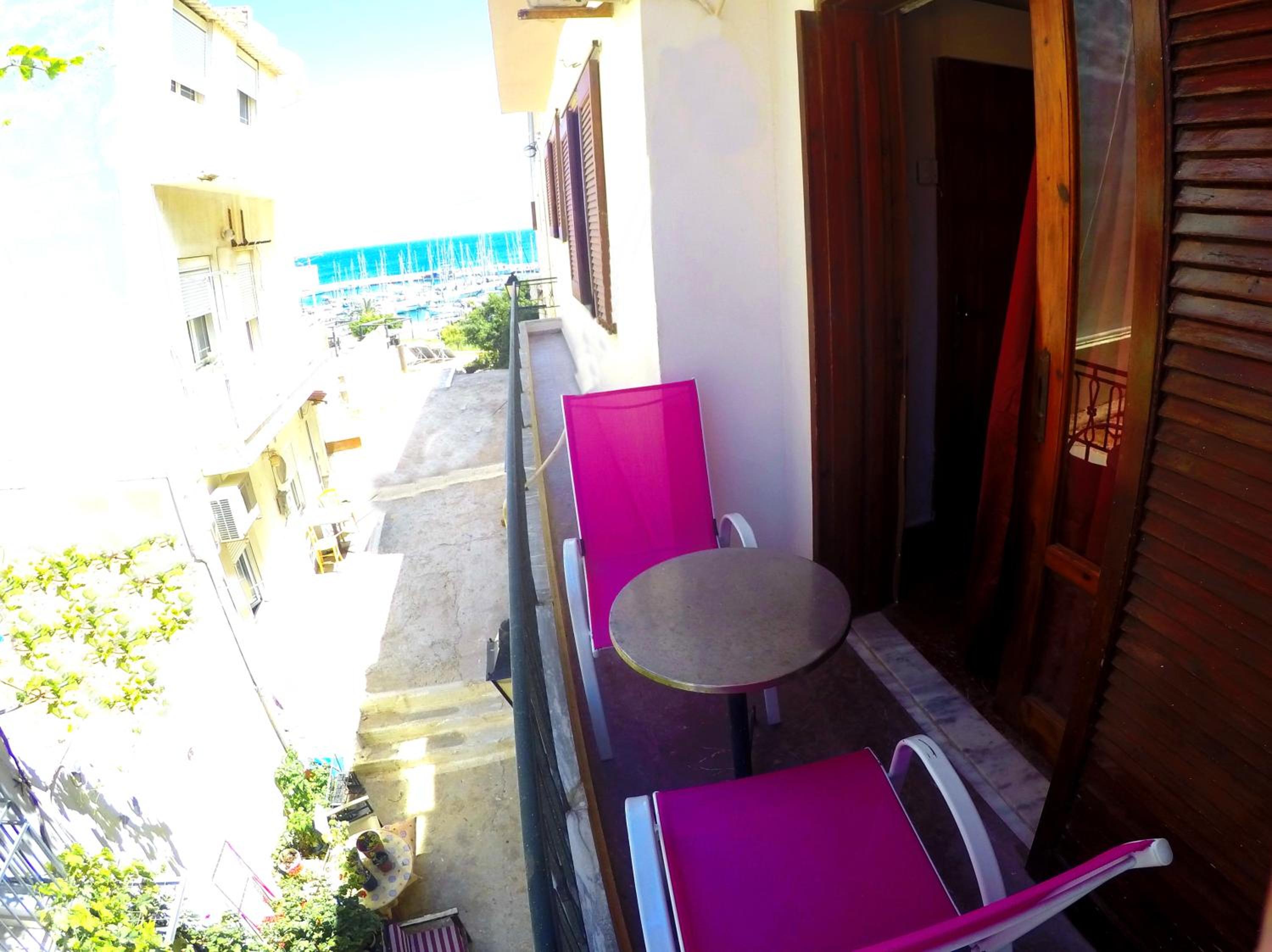 Studio with Balcony photo 2