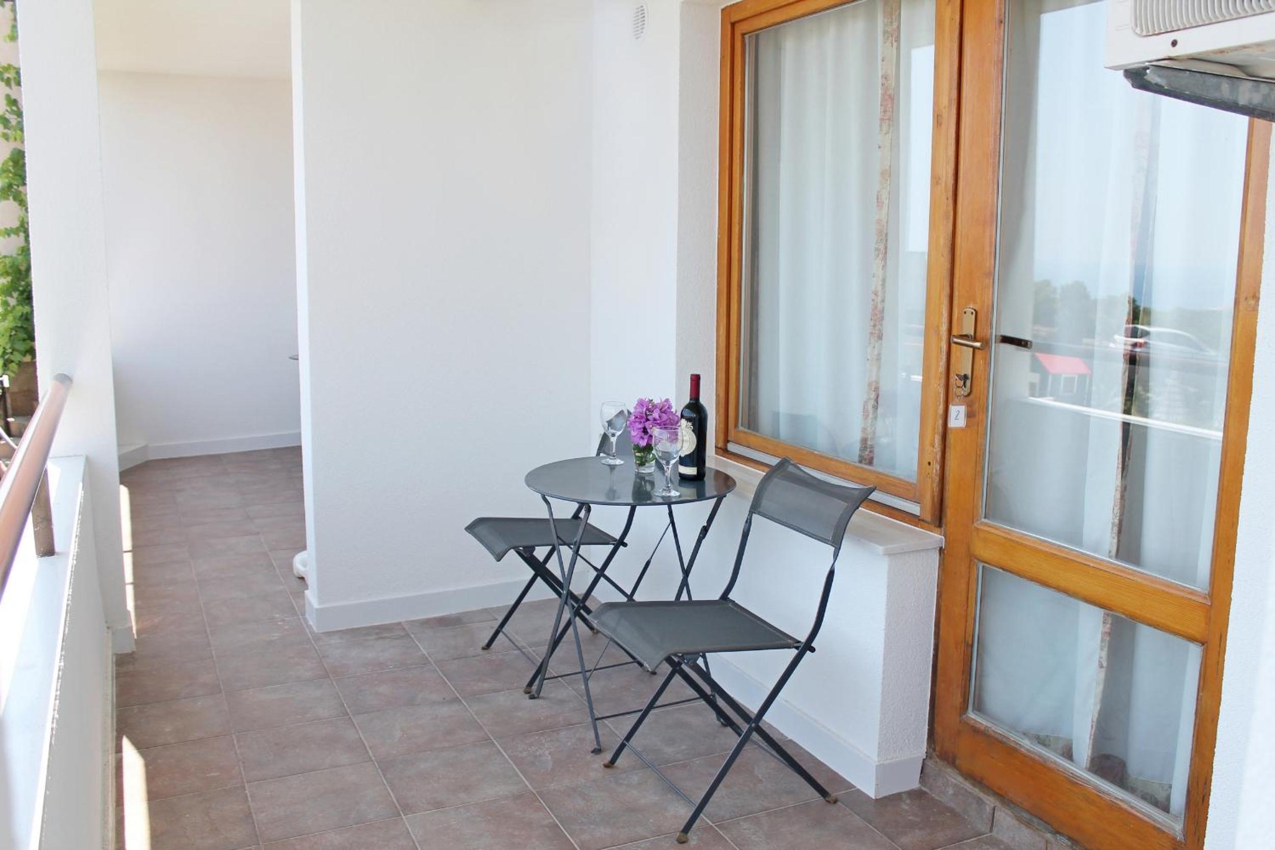 One-Bedroom Apartment with Sea View