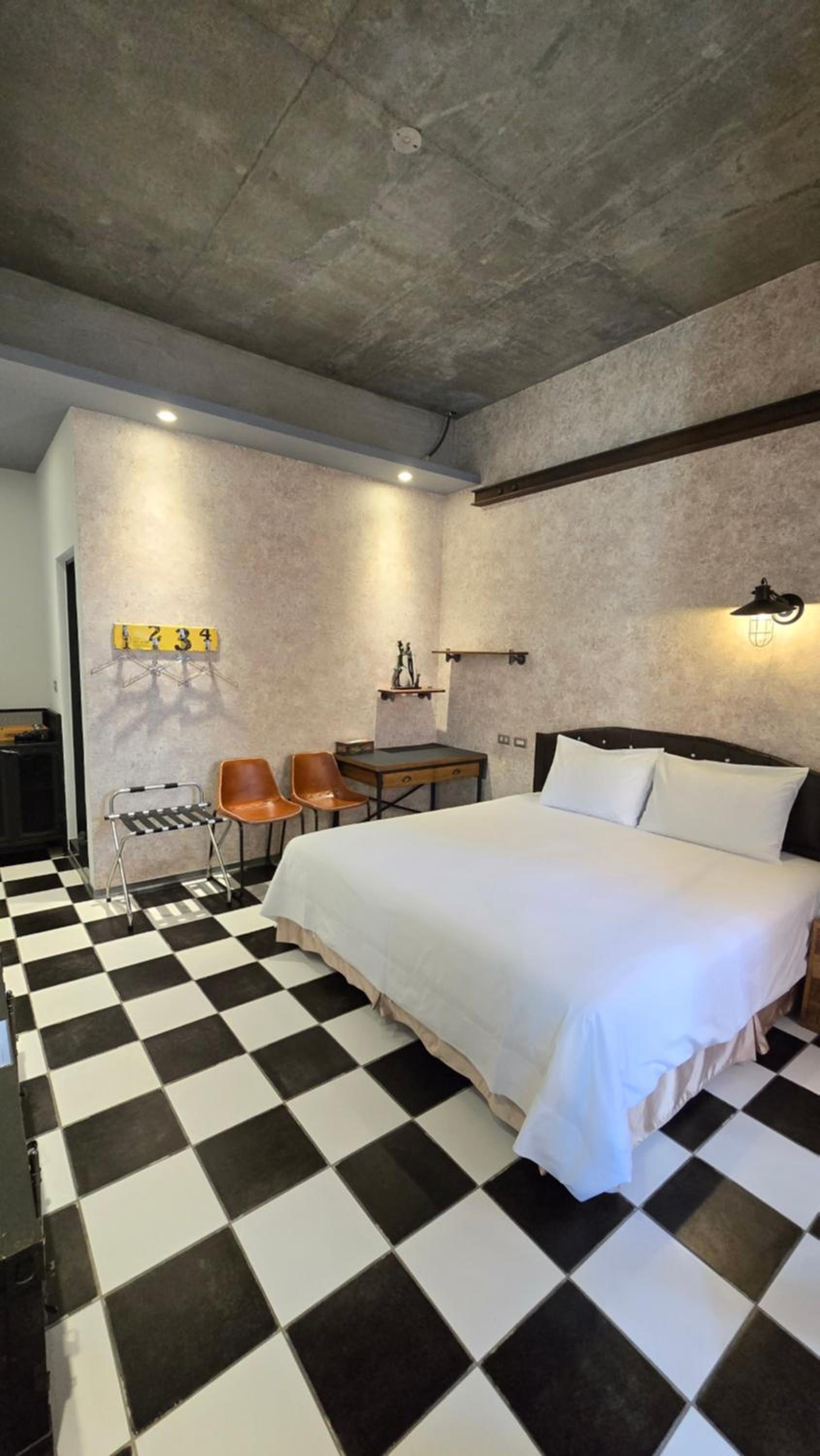 Single Room with Private Bathroom photo 2