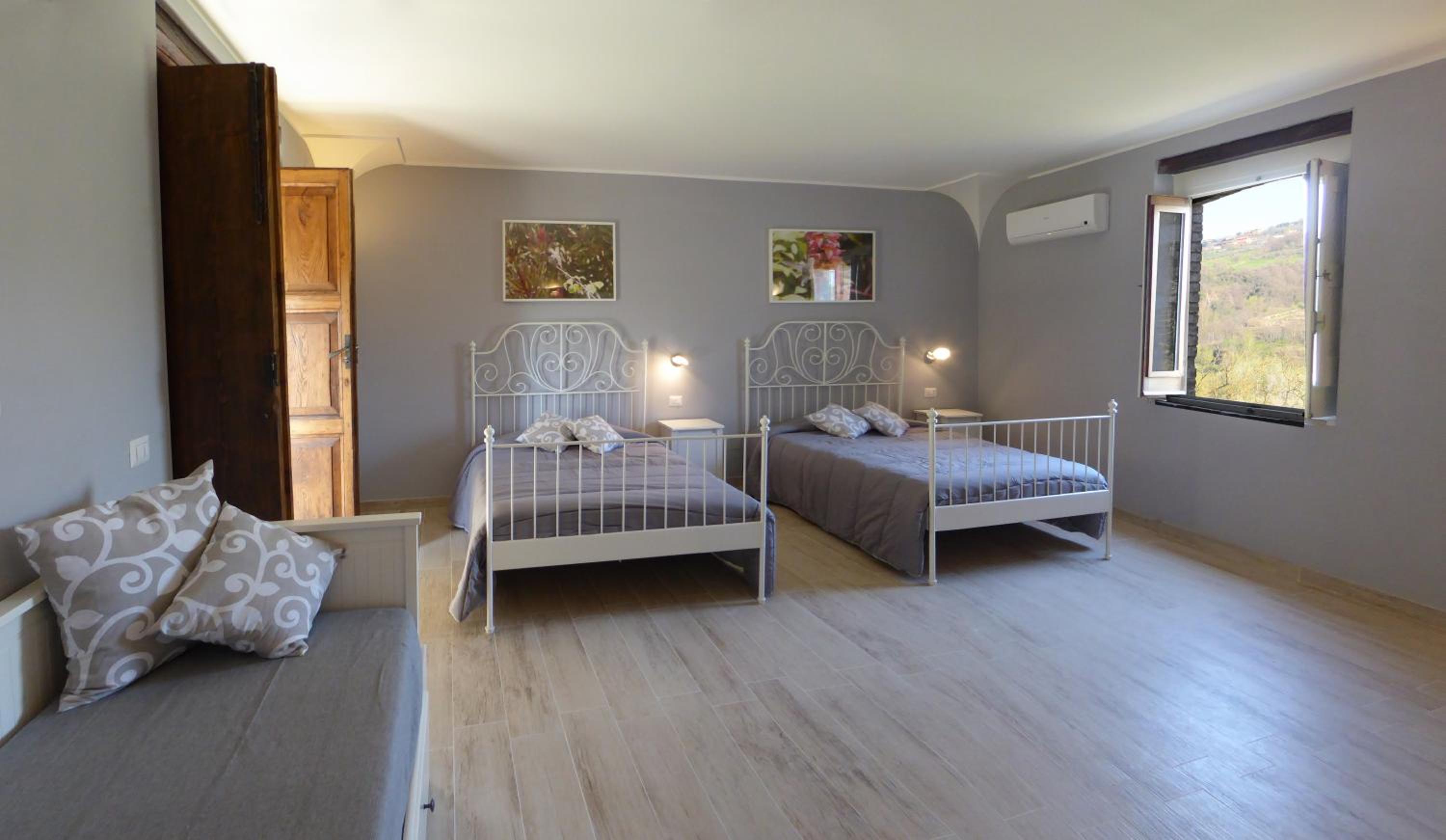 Deluxe Queen Suite photo 1