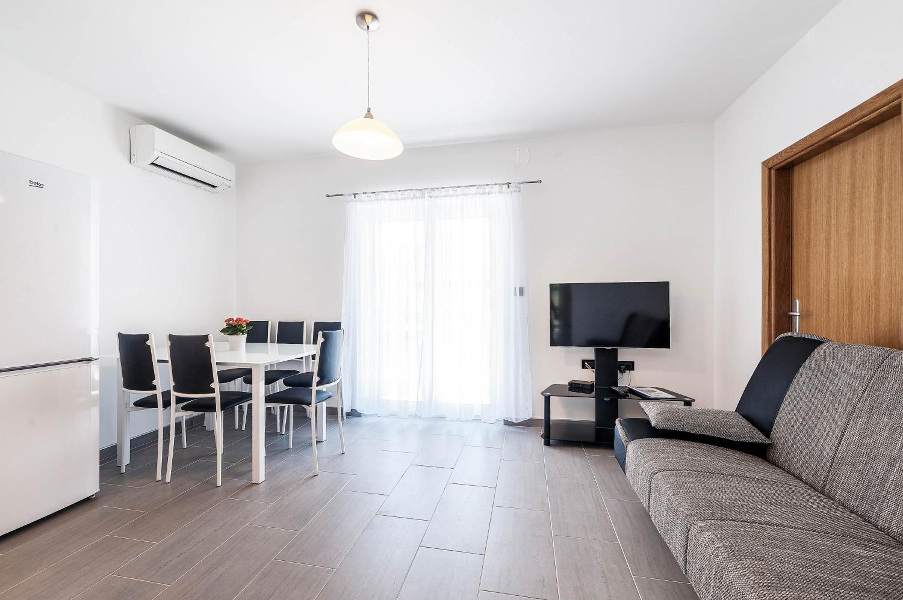Apartment with Balcony and Sea View photo 1