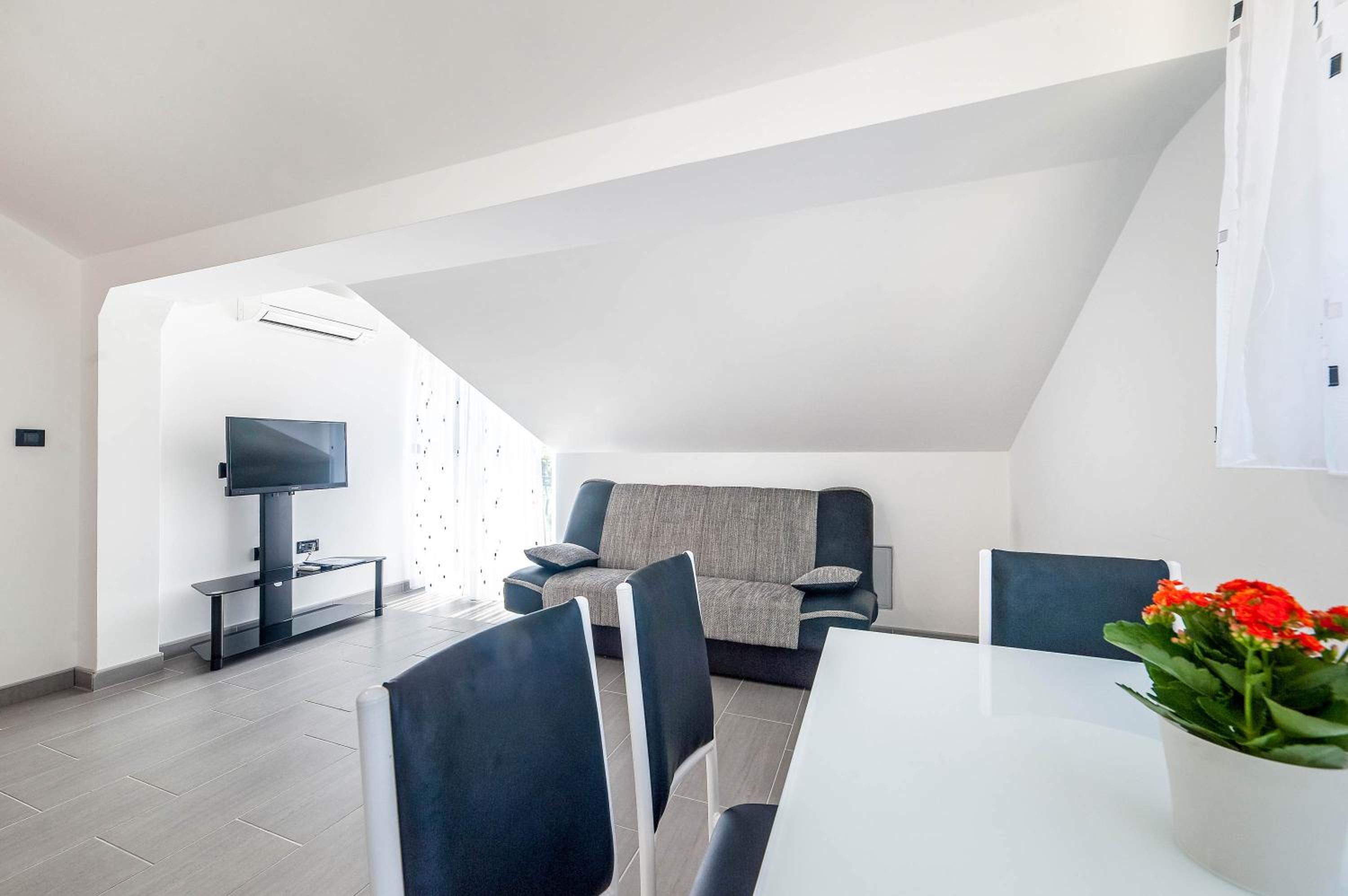 Apartment with Balcony and Sea View photo 1