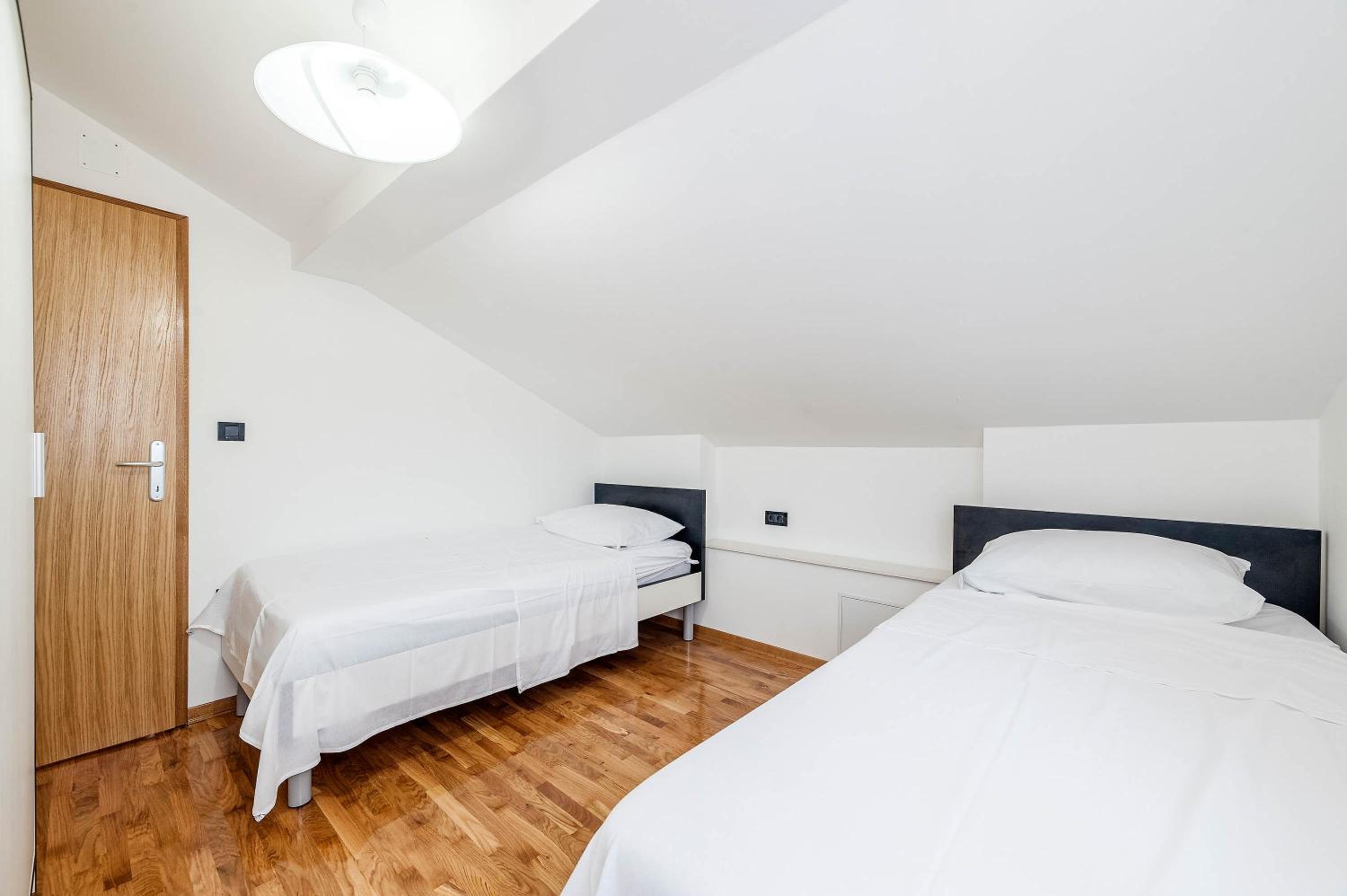 Apartment with Balcony and Sea View photo 3