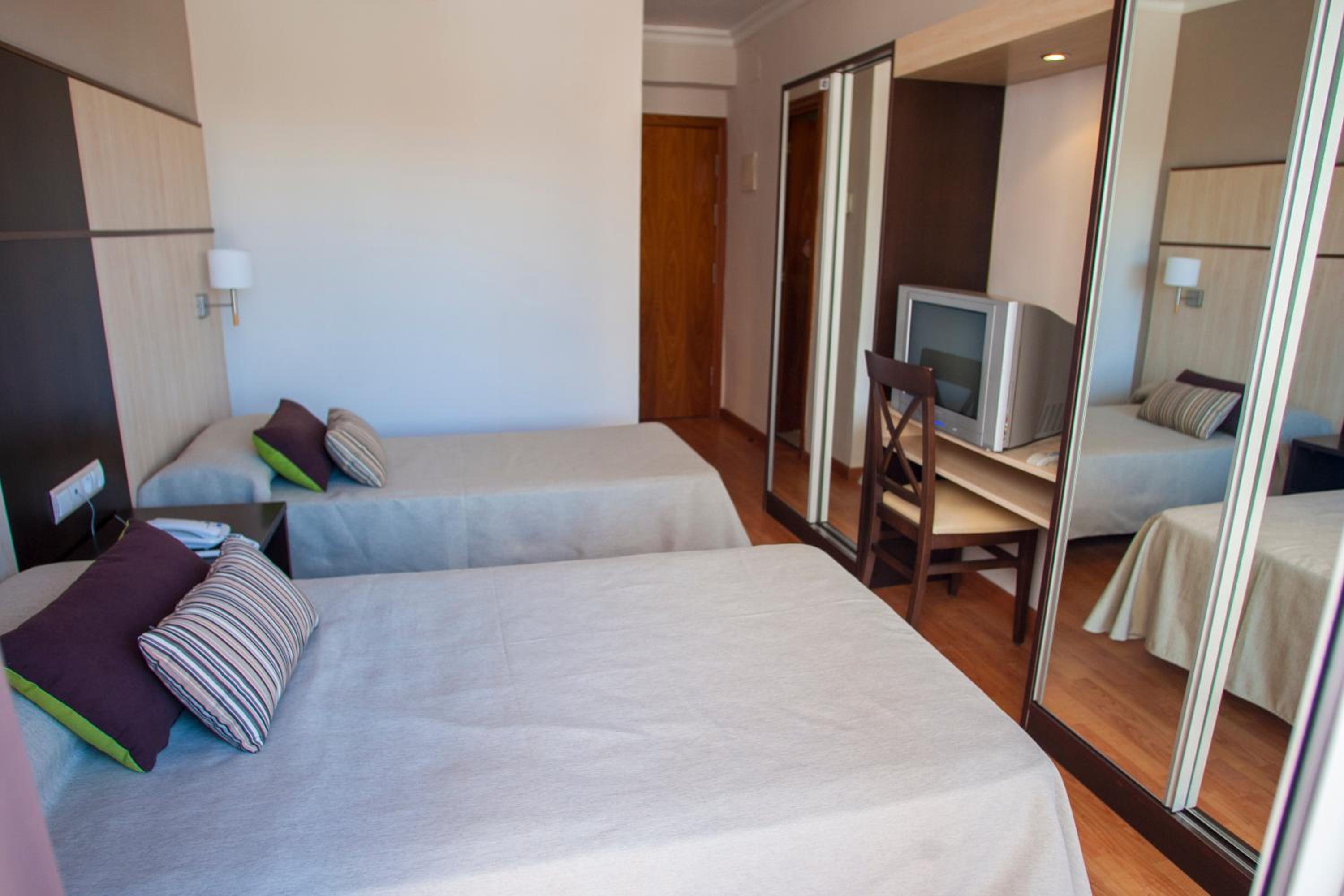 Twin Room - Photo 4