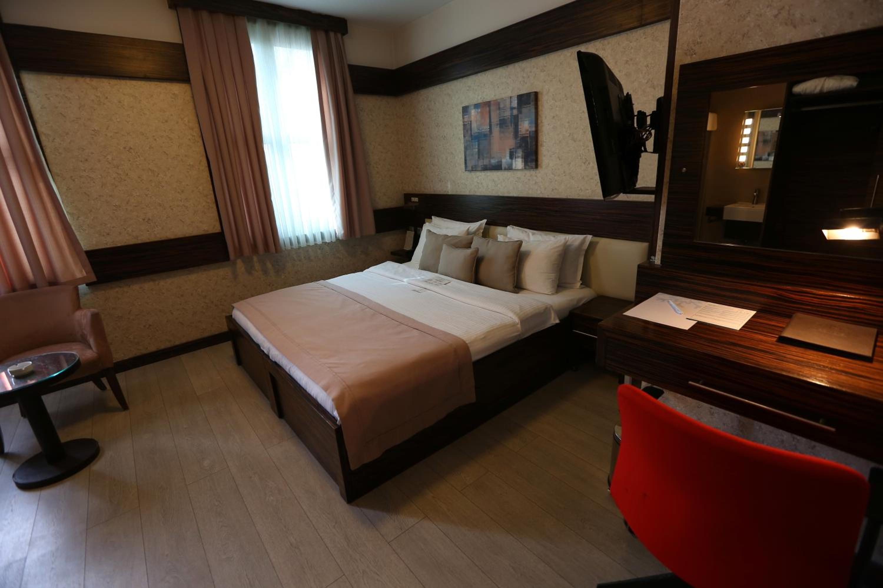Standard Double or Twin Room photo 3