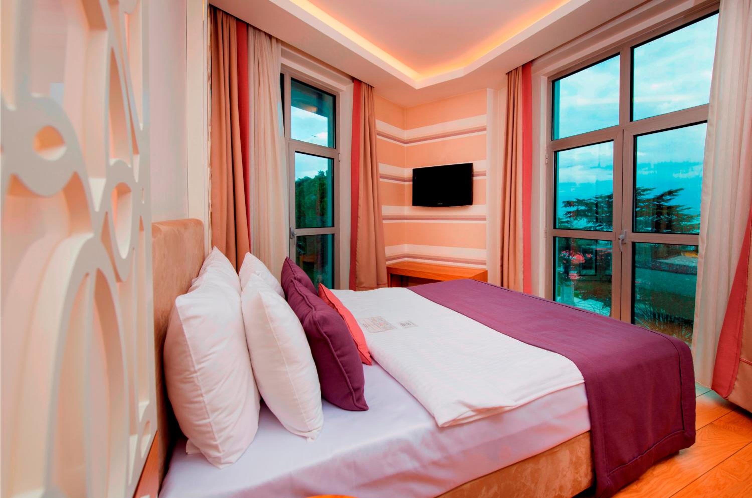 Double or Twin Room with Sea View photo 3