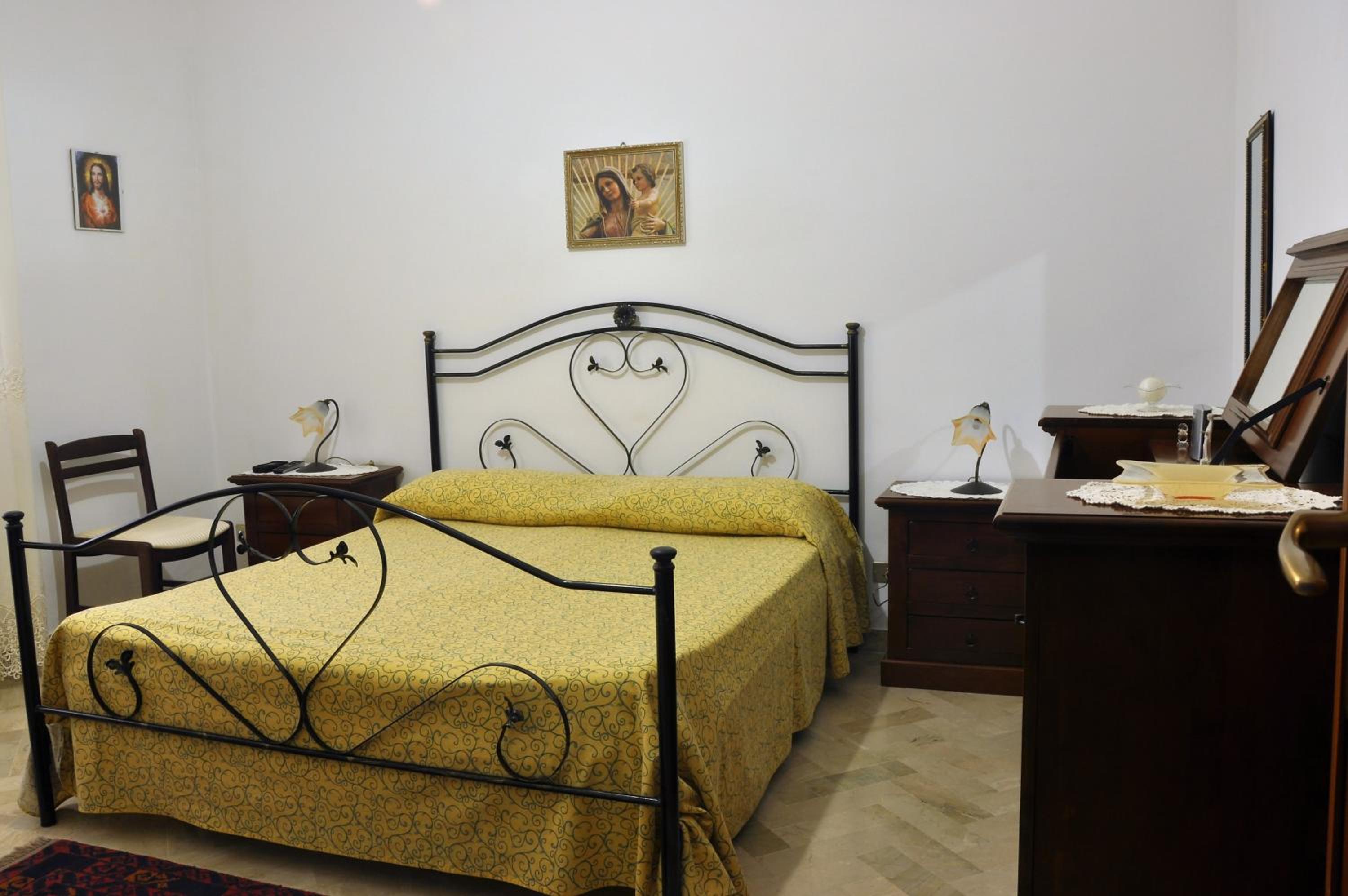 Double Room with Private External Bathroom photo 1