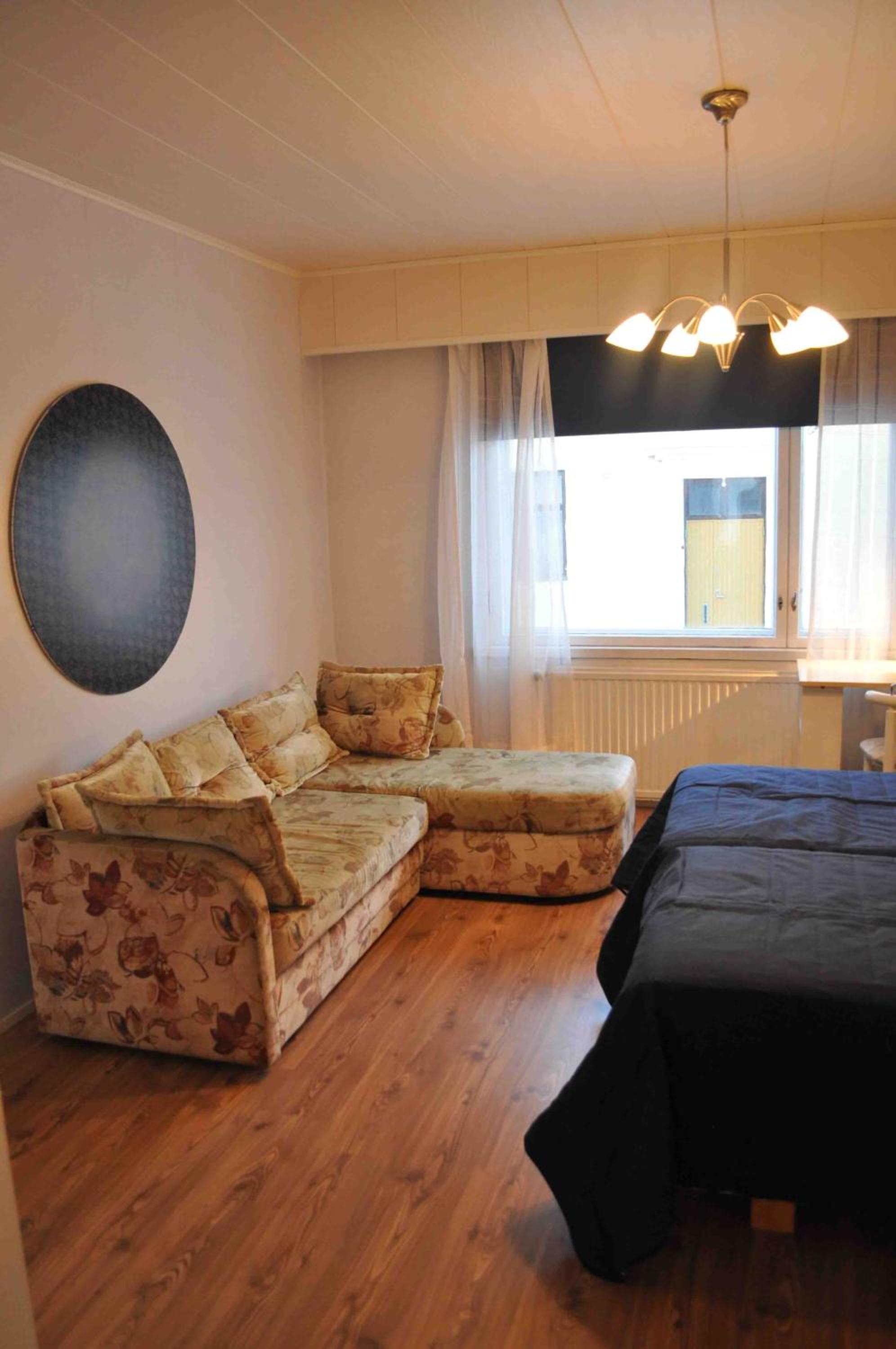 Two-Bedroom Apartment - Photo 2