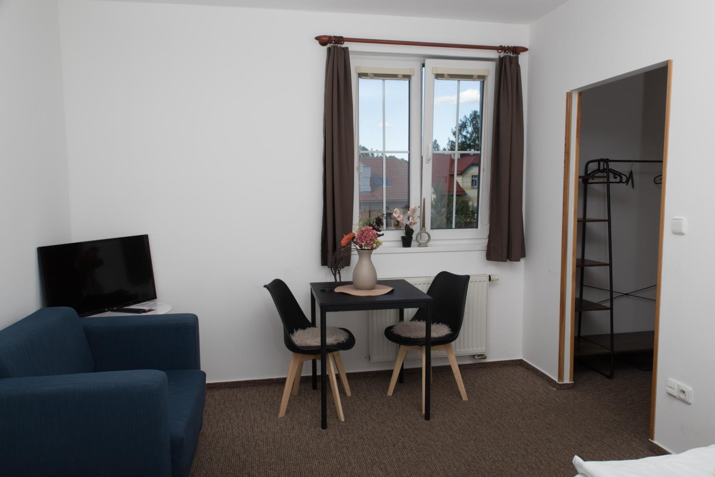 Standard Twin Room with Sofa photo 3