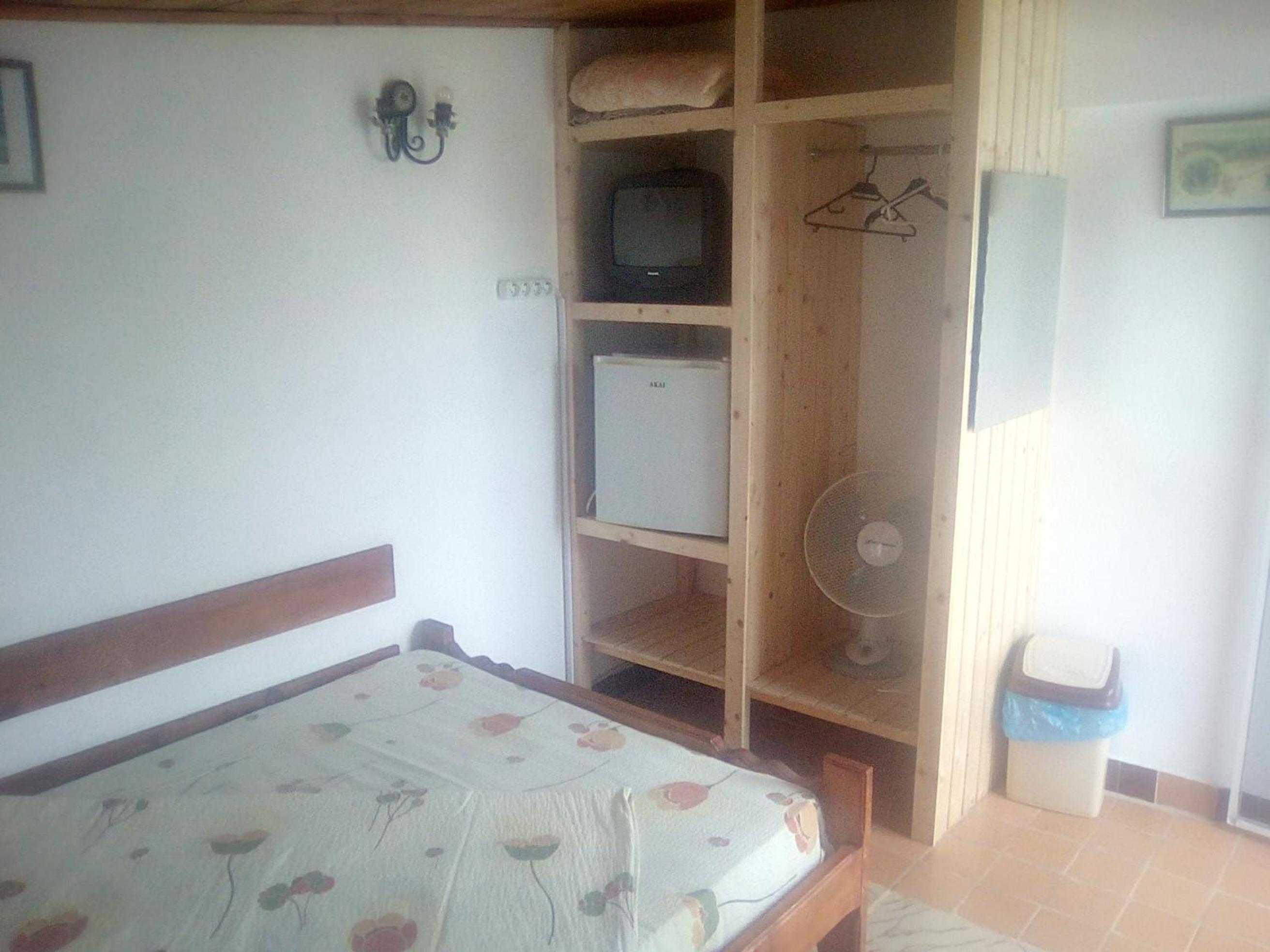 Single Room with Shared Bathroom photo 3