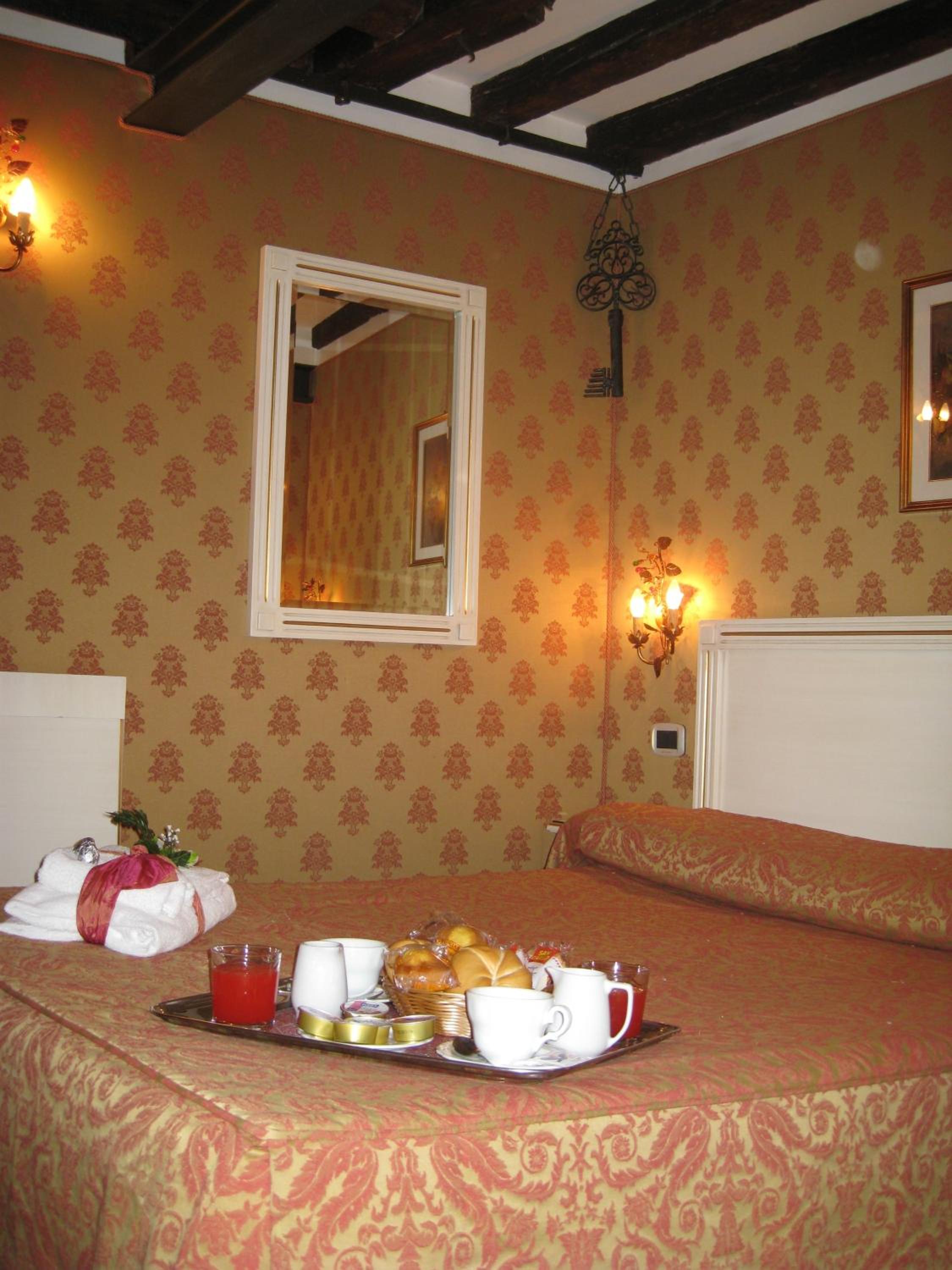 Economy Double Room photo 2