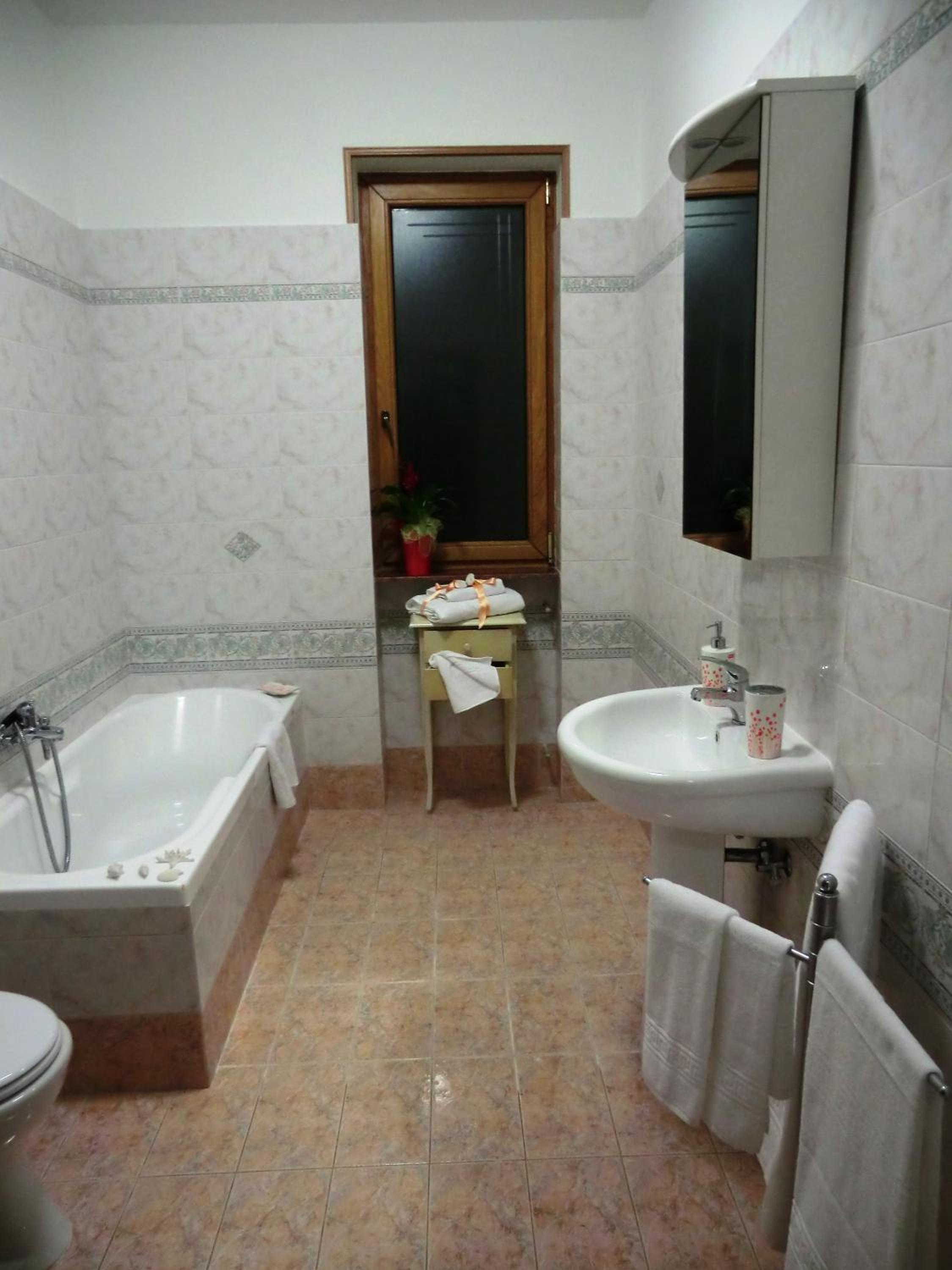 Double or Twin Room with Private External Bathroom photo 2