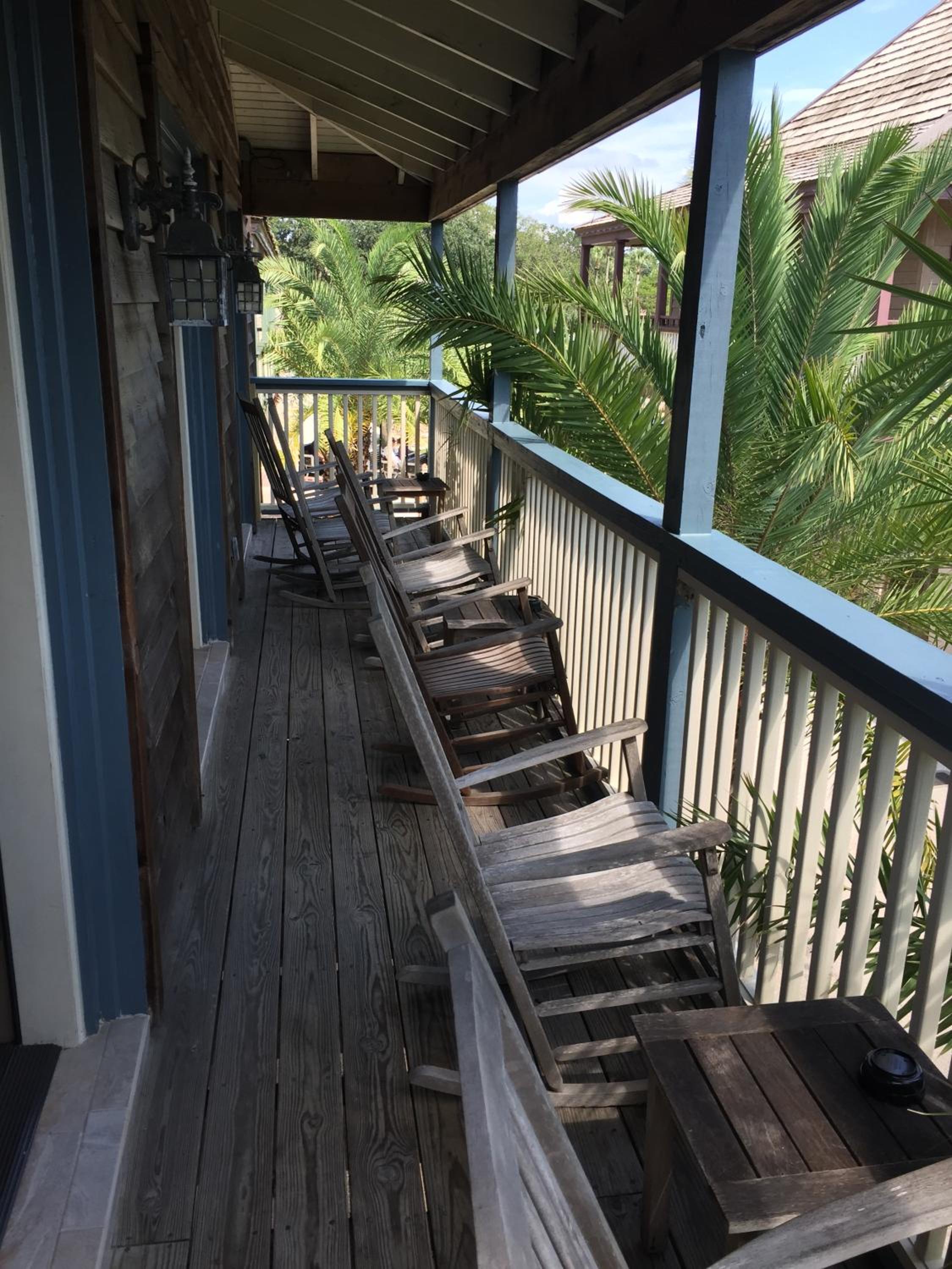 Deluxe King Room with Balcony - Photo 11