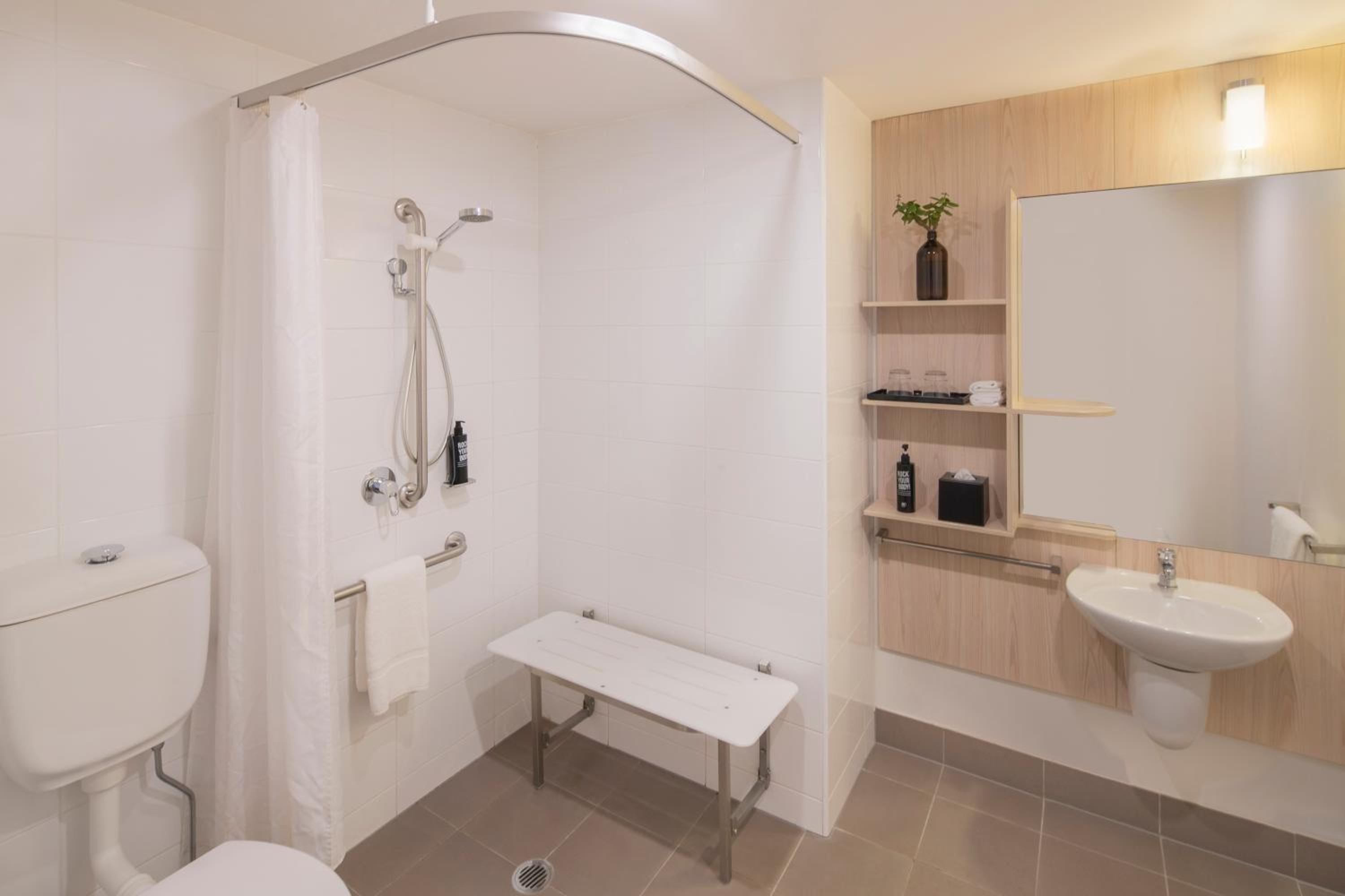 Standard Queen Room - Accessible - Photo 3
