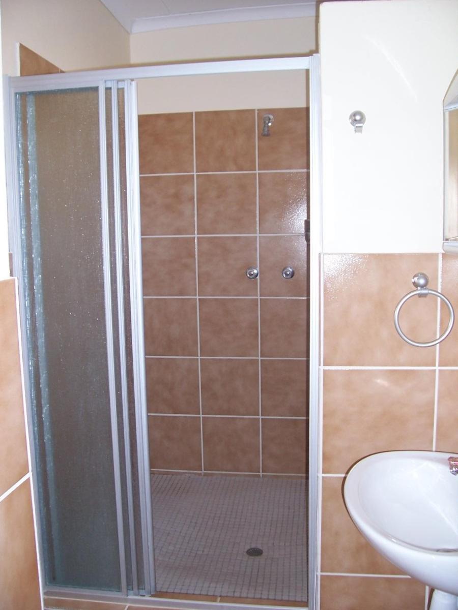 Twin Room - Photo 5