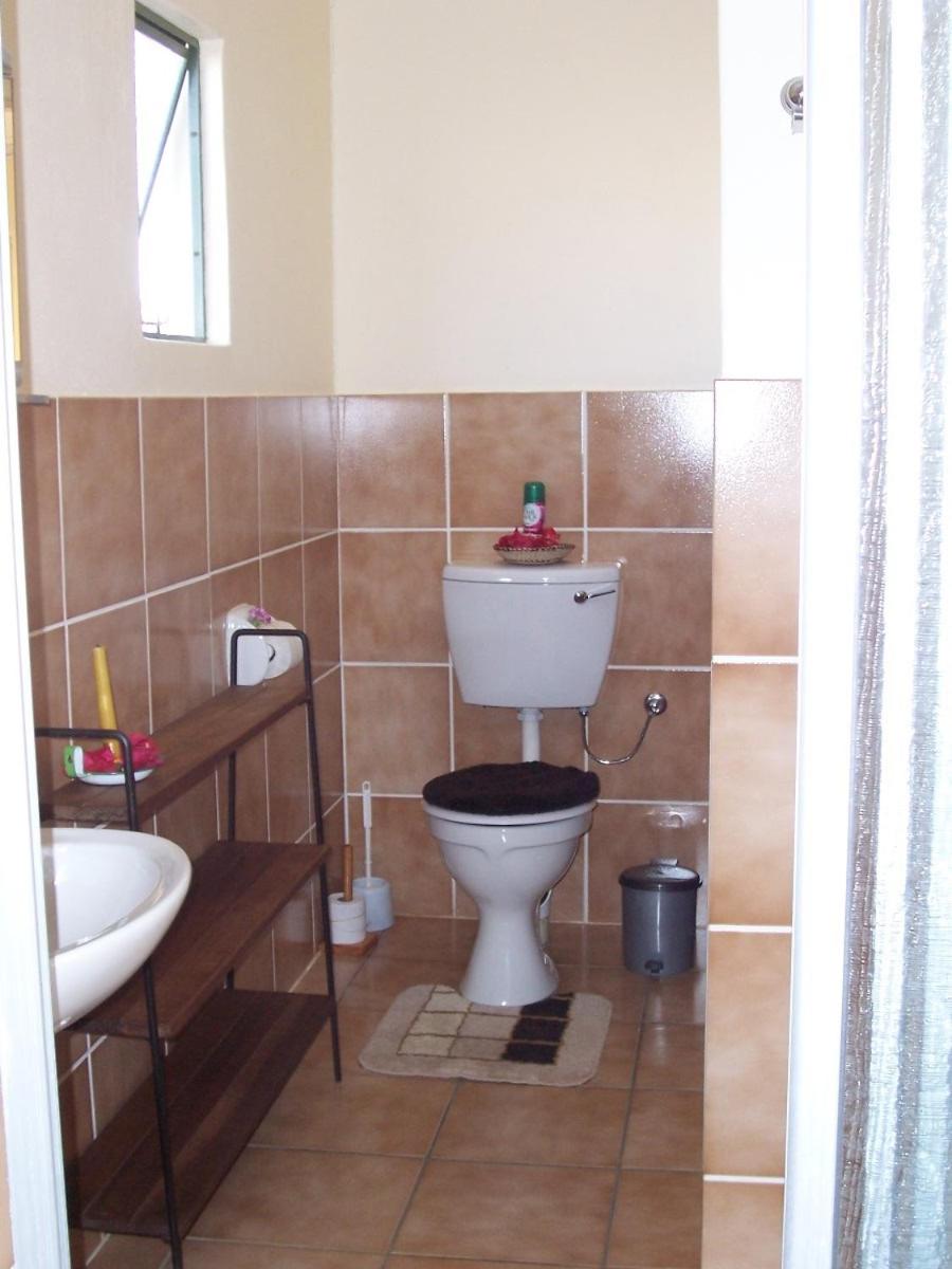 Twin Room - Photo 6