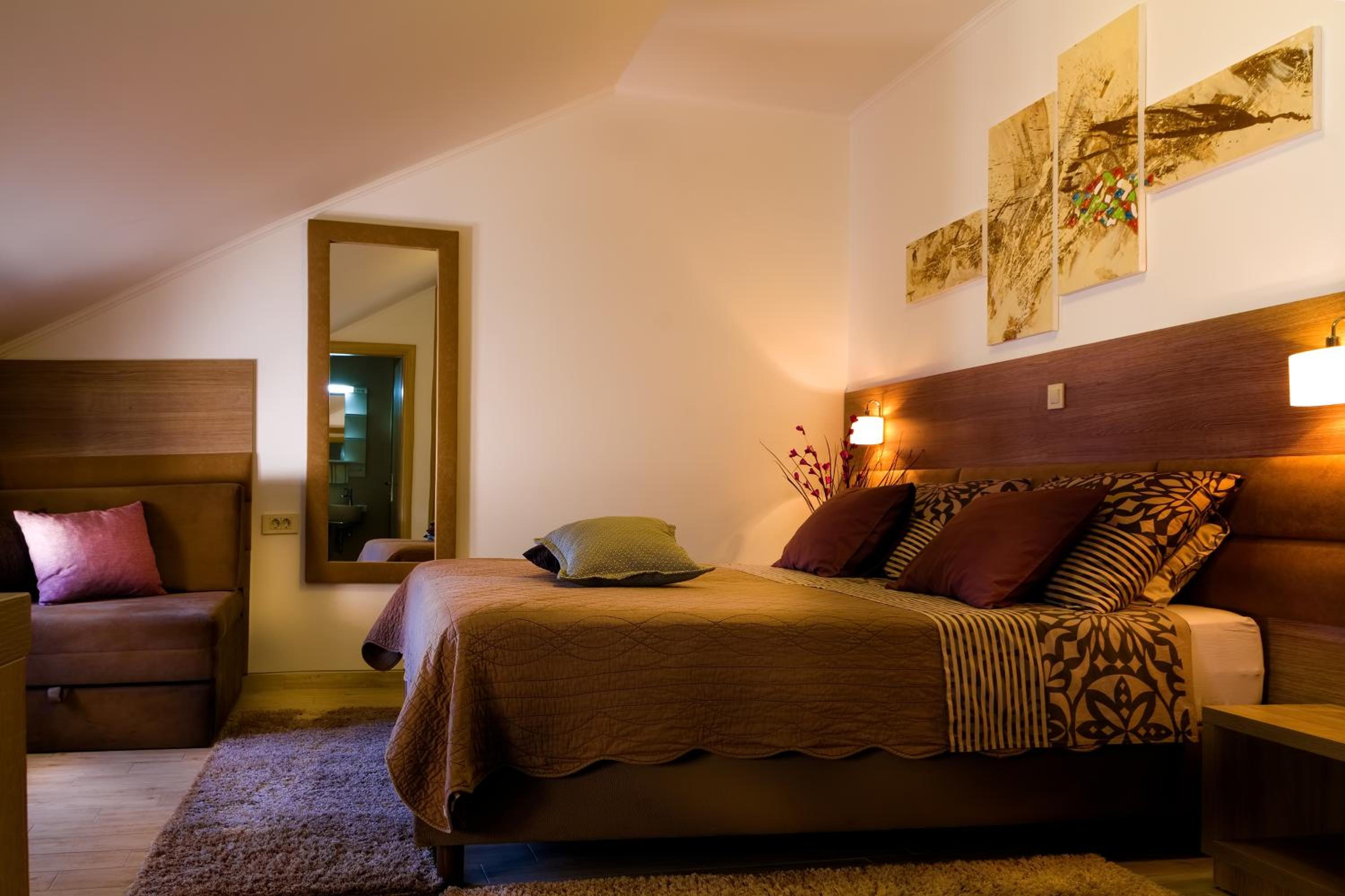 Standard Double or Twin Room - Photo 22